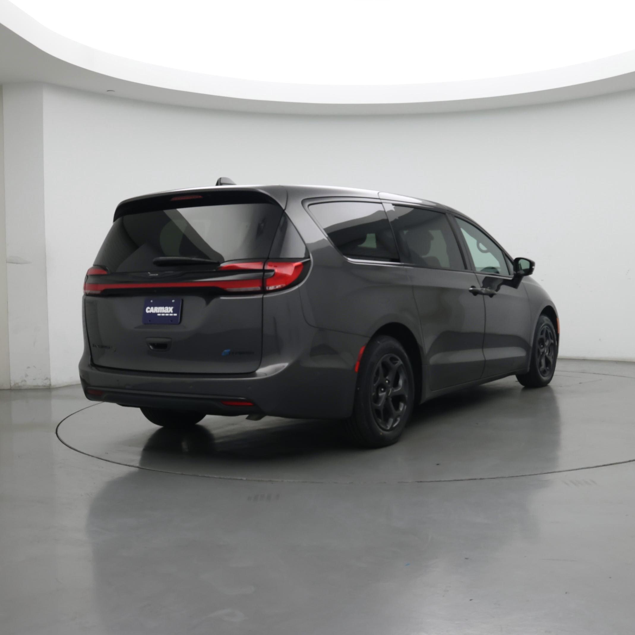 Thumbnail: 2023 Chrysler Pacifica - 8