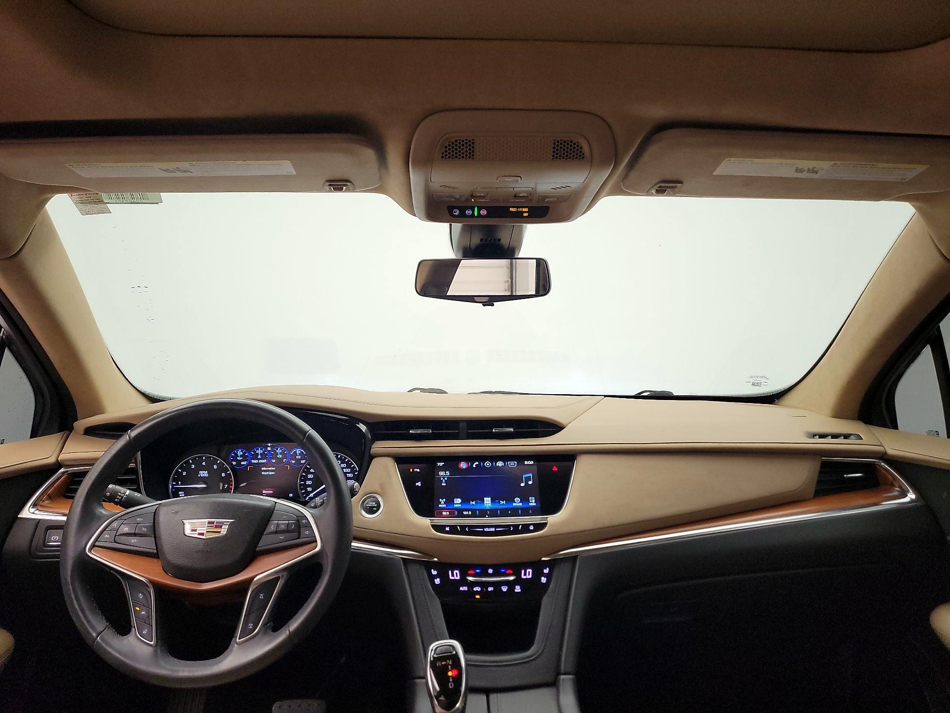 Thumbnail: 2017 Cadillac XT5 - 9