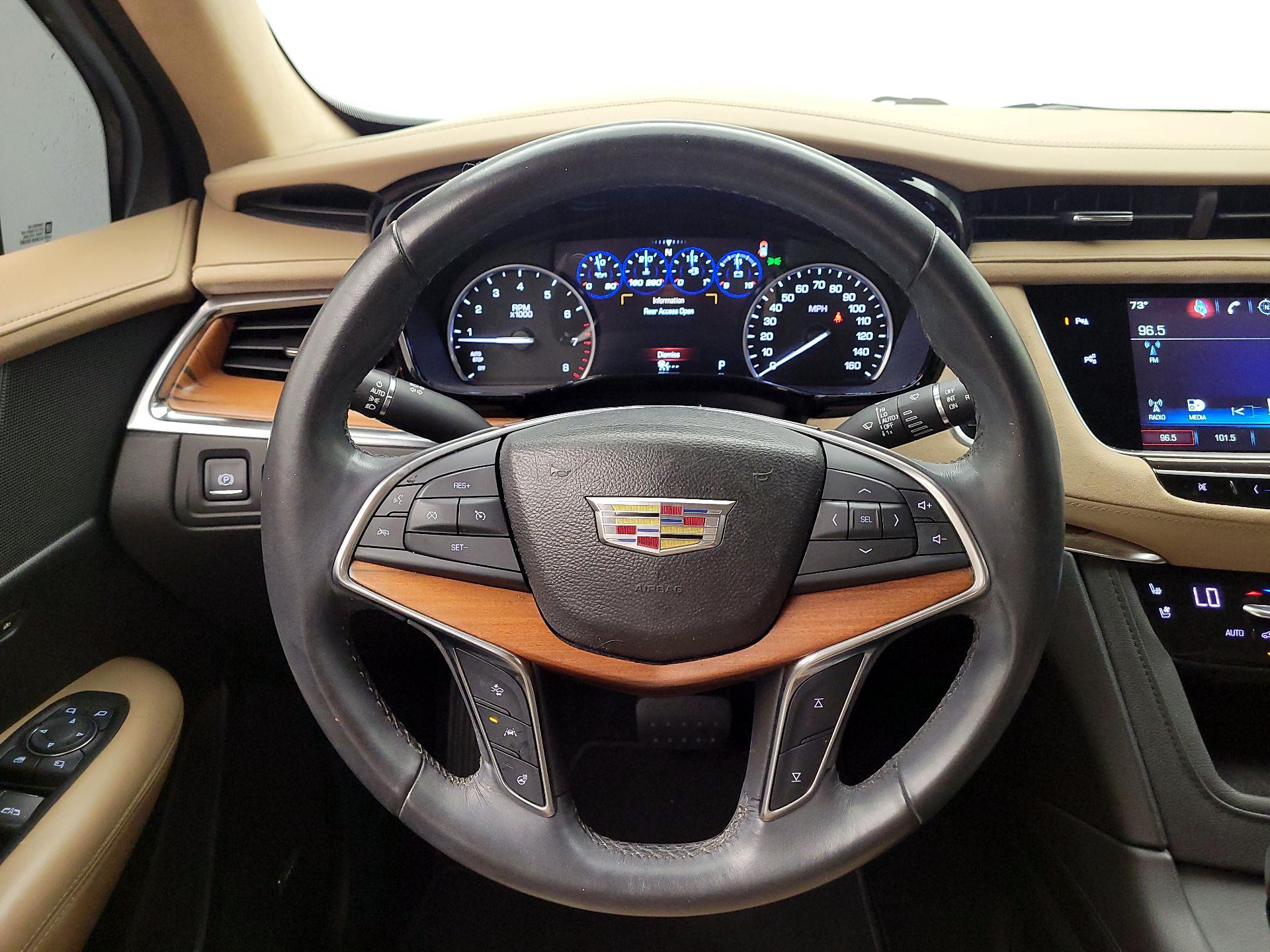 Thumbnail: 2017 Cadillac XT5 - 10
