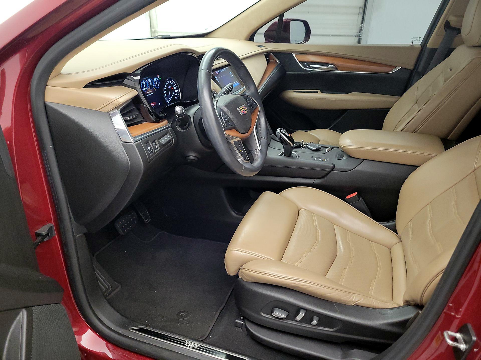 Thumbnail: 2017 Cadillac XT5 - 11