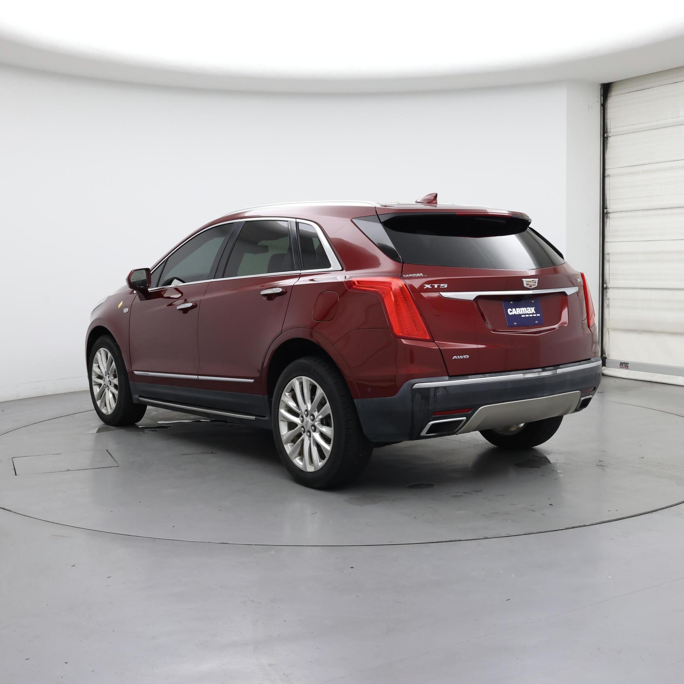 Thumbnail: 2017 Cadillac XT5 - 2