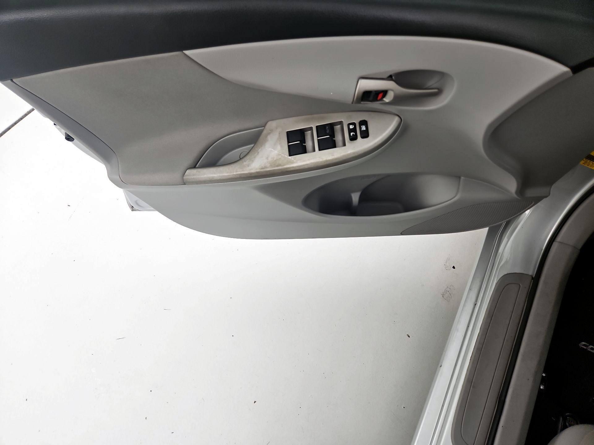 Thumbnail: 2013 Toyota Corolla - 12