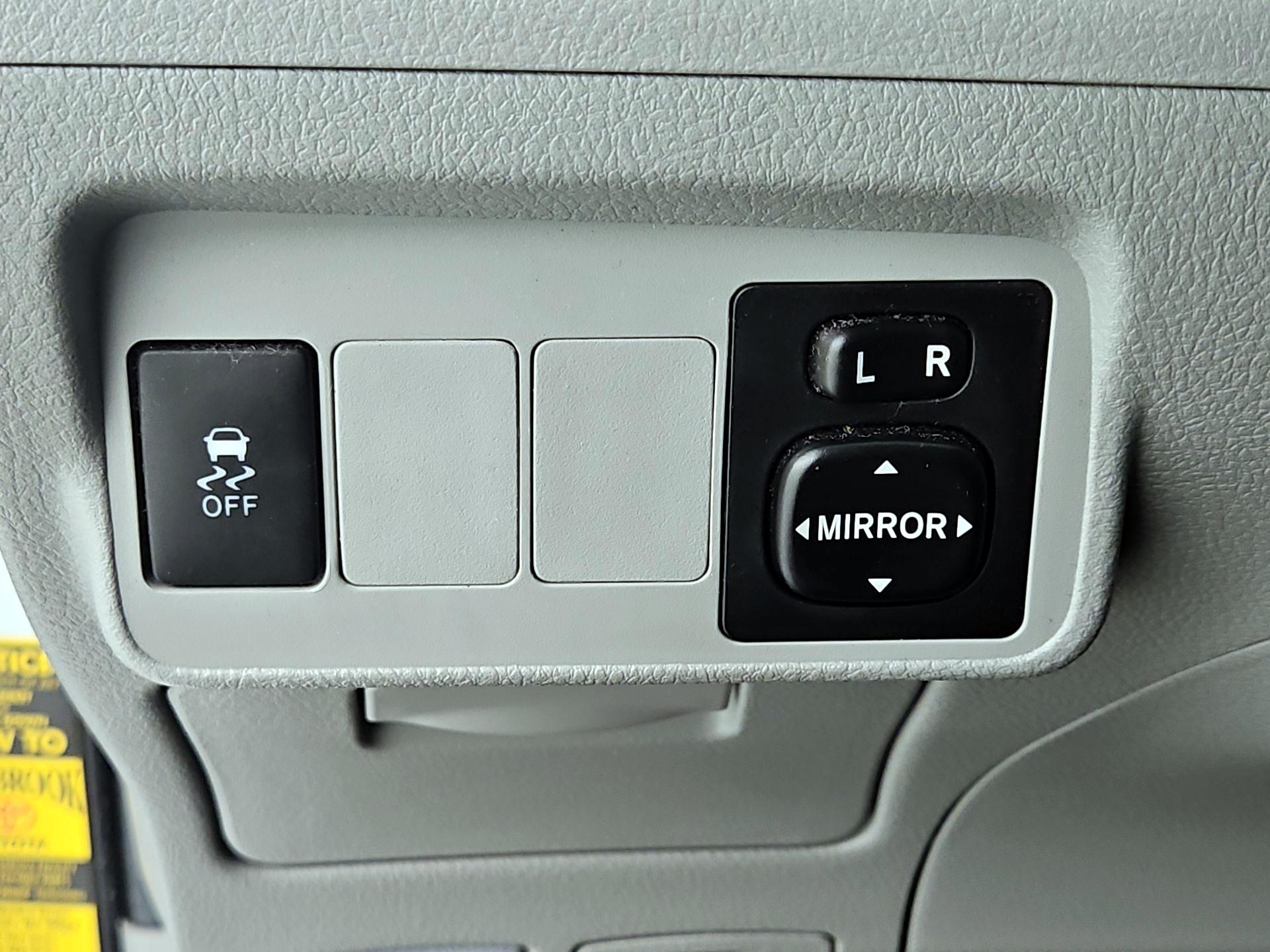 Thumbnail: 2013 Toyota Corolla - 13