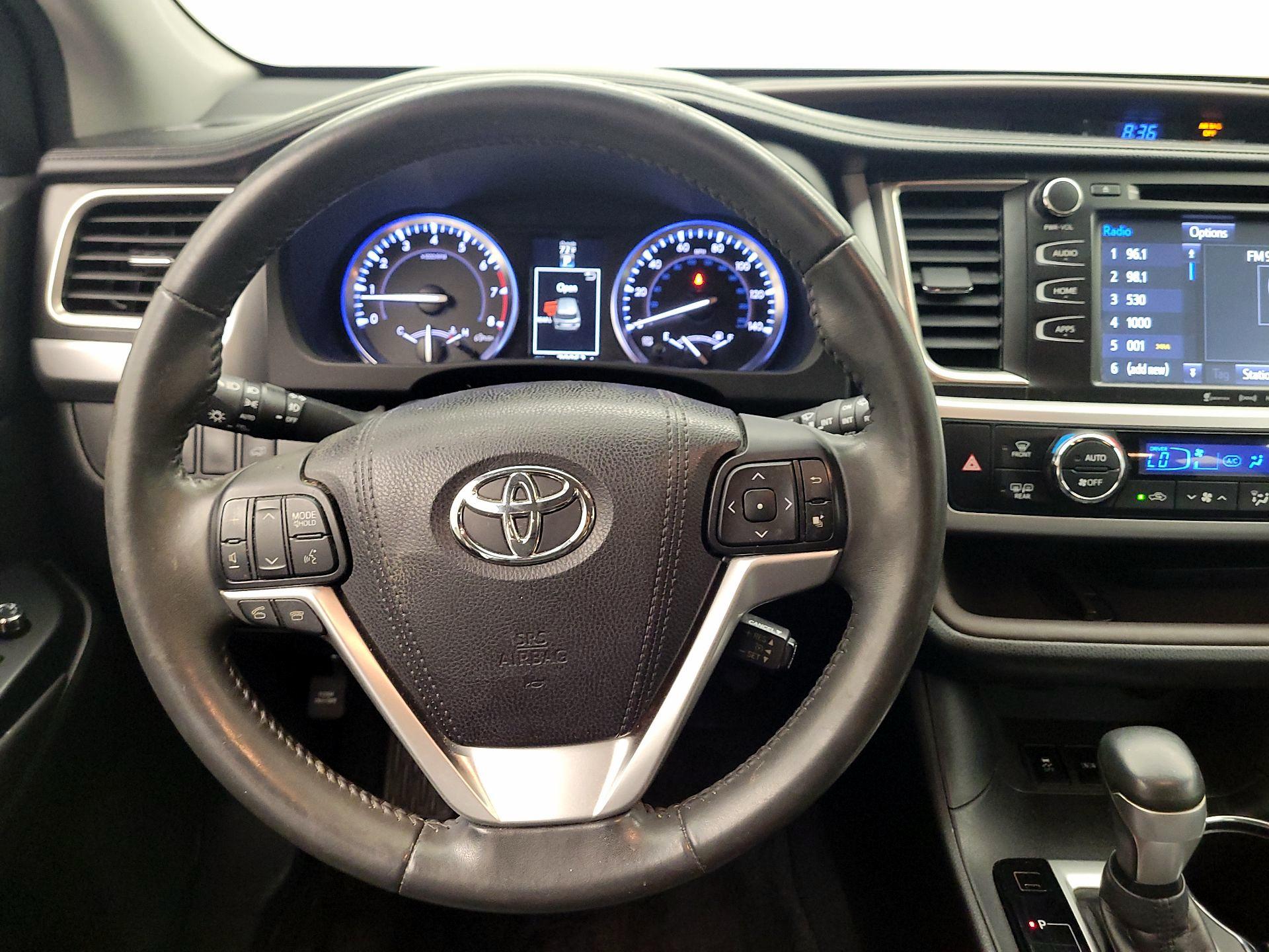 Thumbnail: 2016 Toyota Highlander - 10