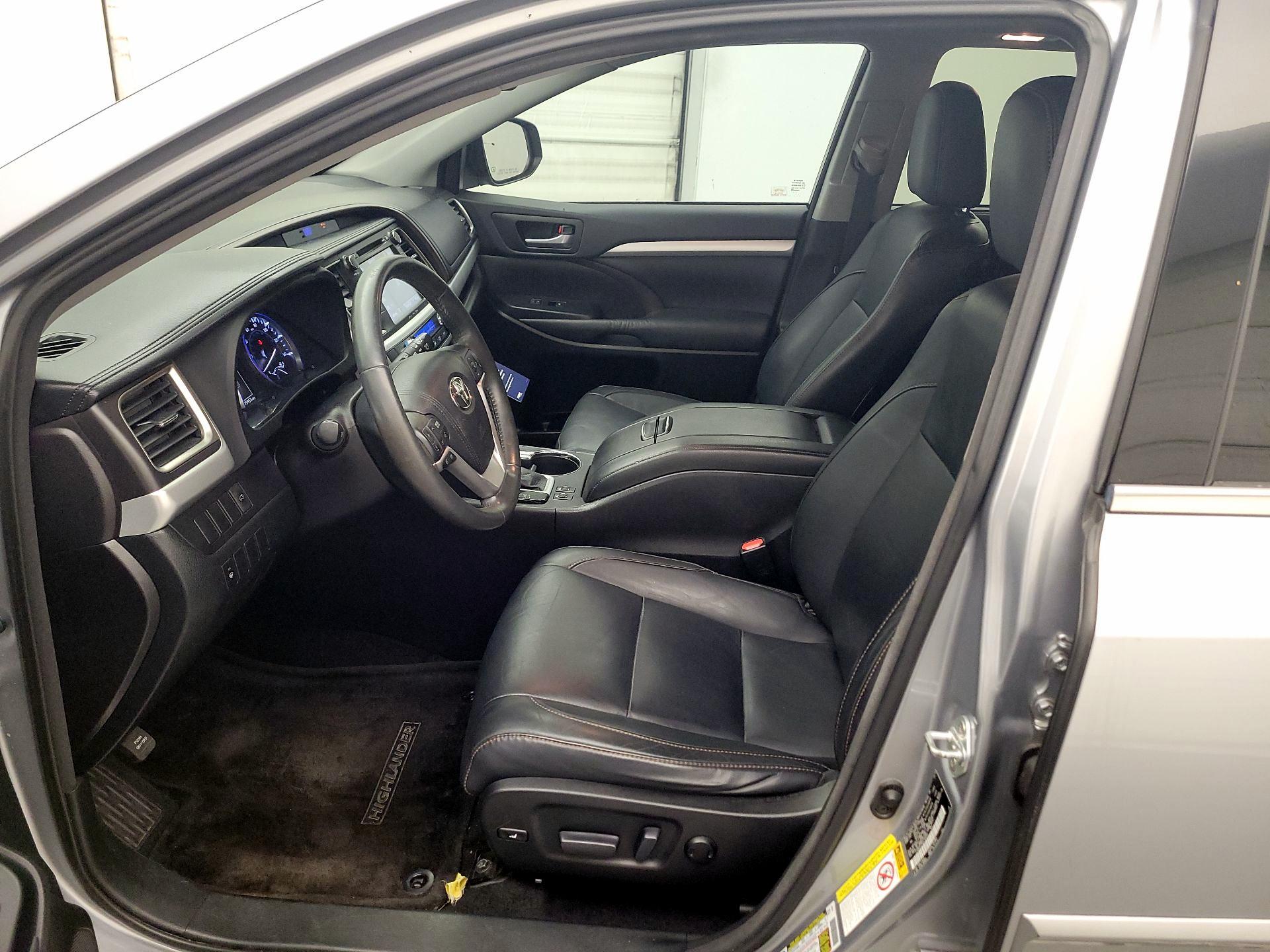 Thumbnail: 2016 Toyota Highlander - 11