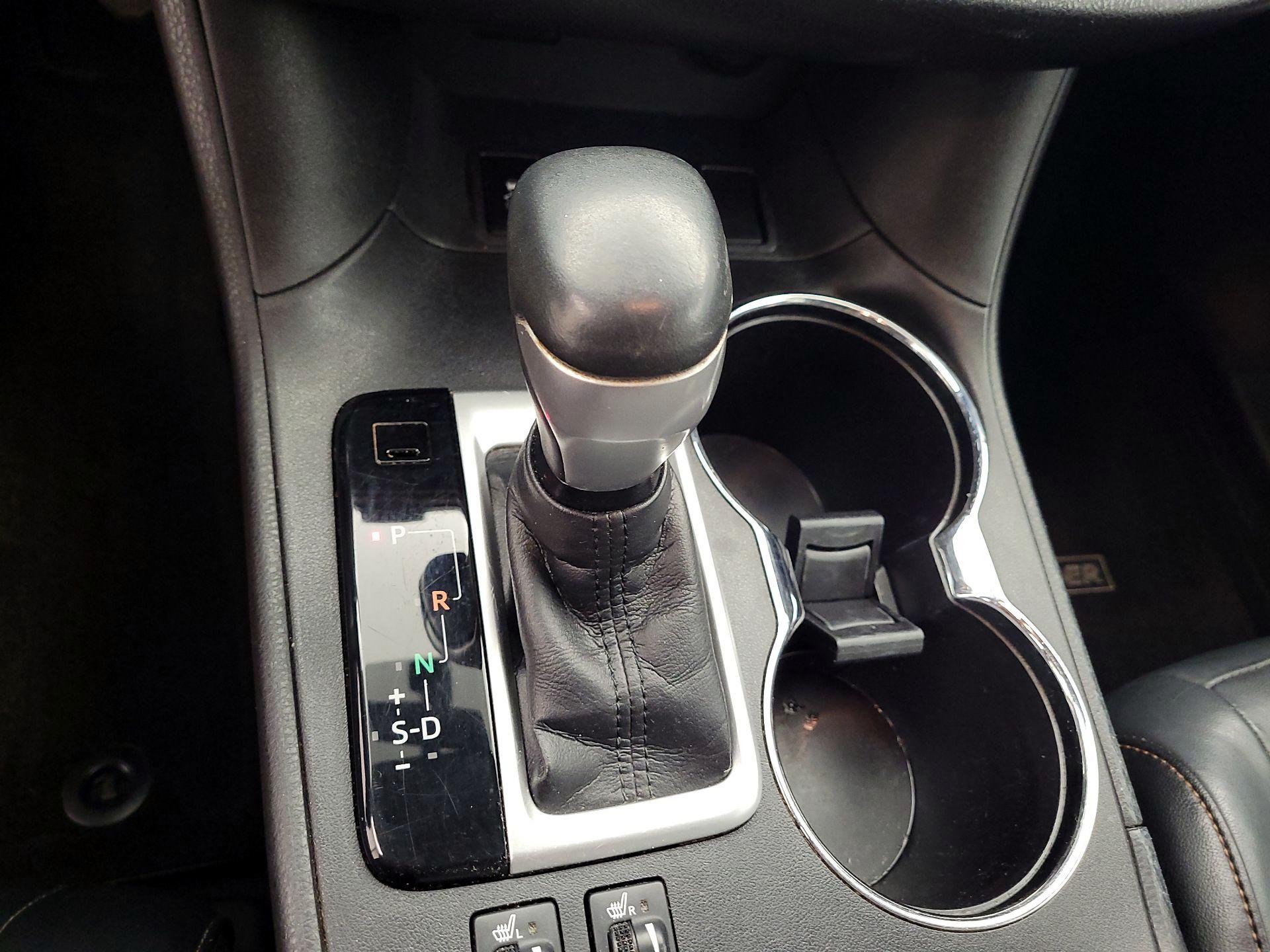 Thumbnail: 2016 Toyota Highlander - 15
