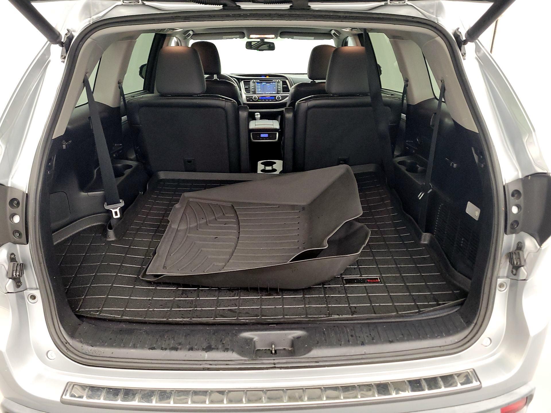Thumbnail: 2016 Toyota Highlander - 16