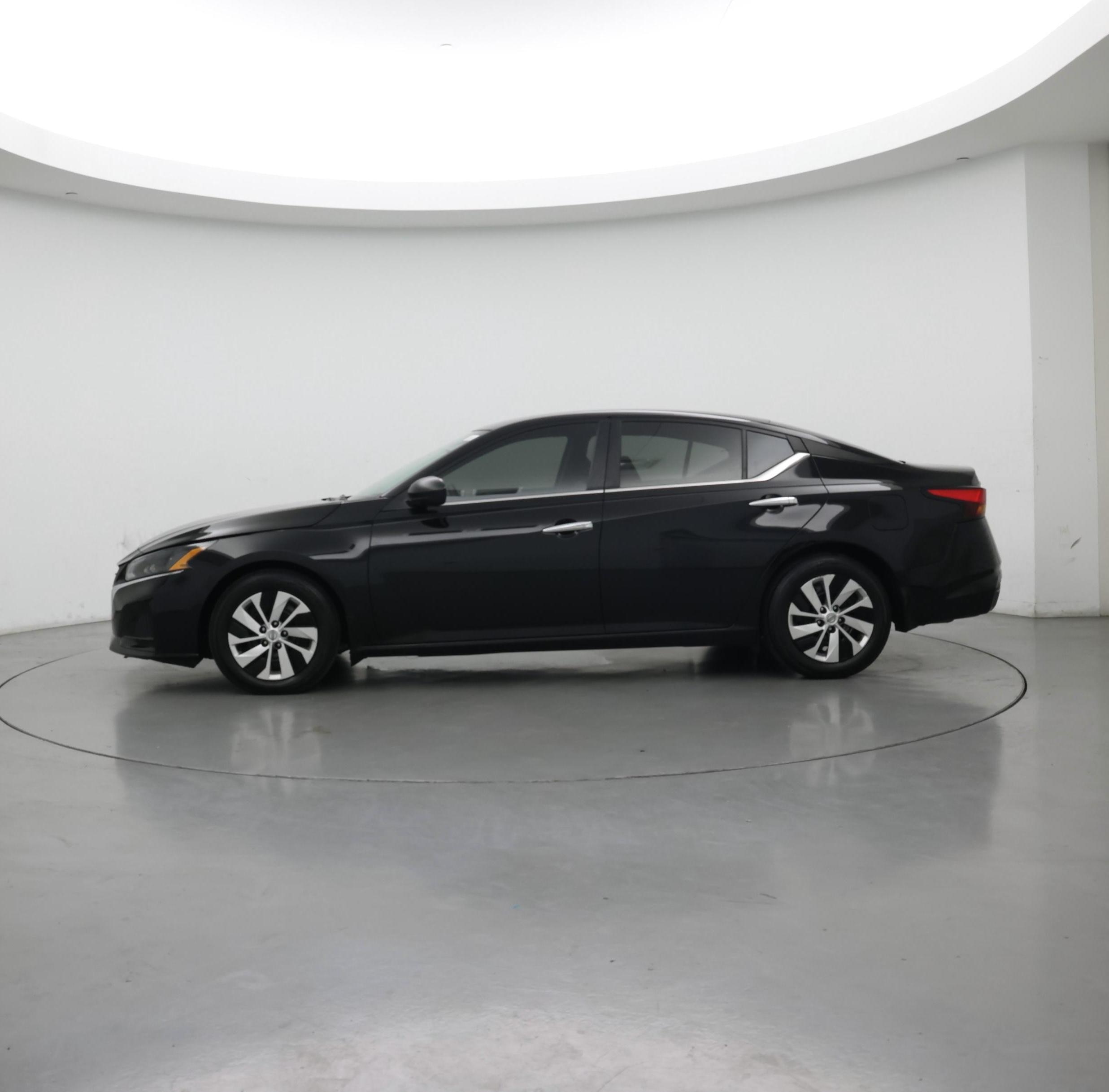 Thumbnail: 2024 Nissan Altima - 3