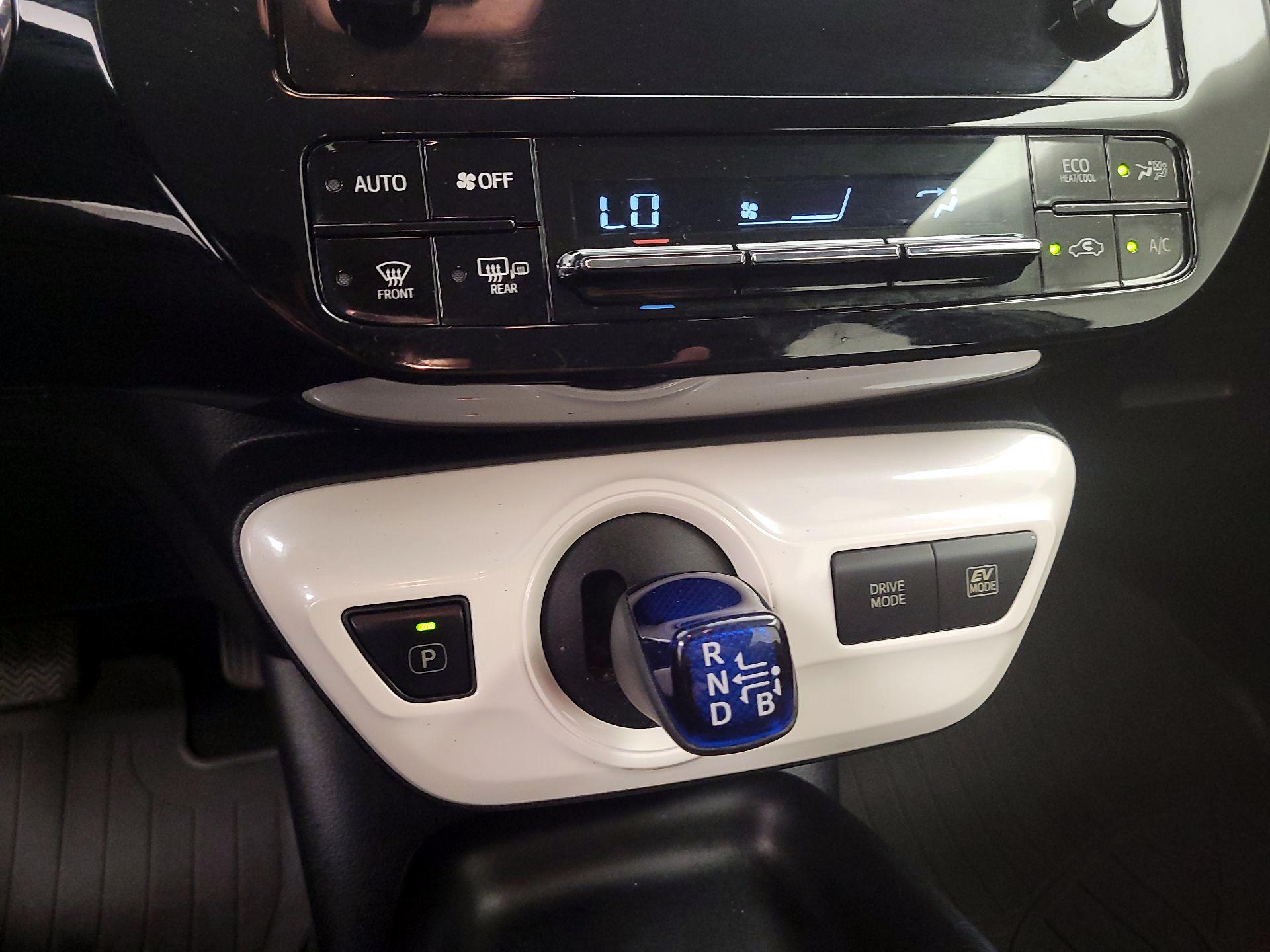 Thumbnail: 2018 Toyota Prius - 17