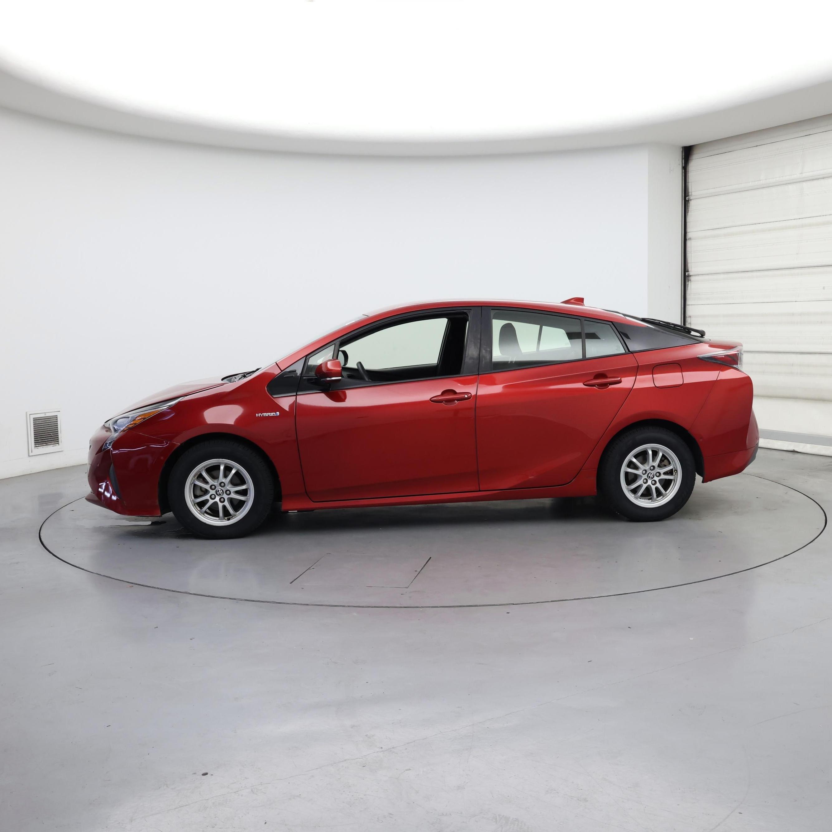 Thumbnail: 2018 Toyota Prius - 3