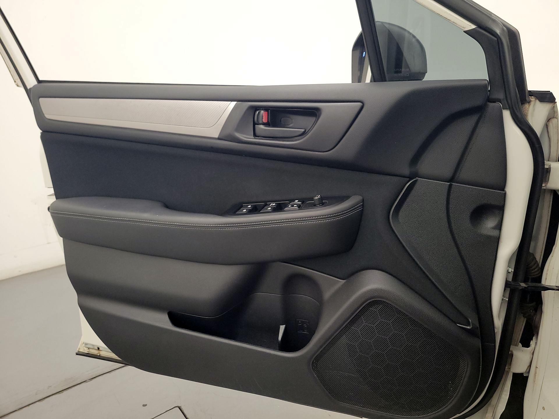 Thumbnail: 2015 Subaru Outback - 12