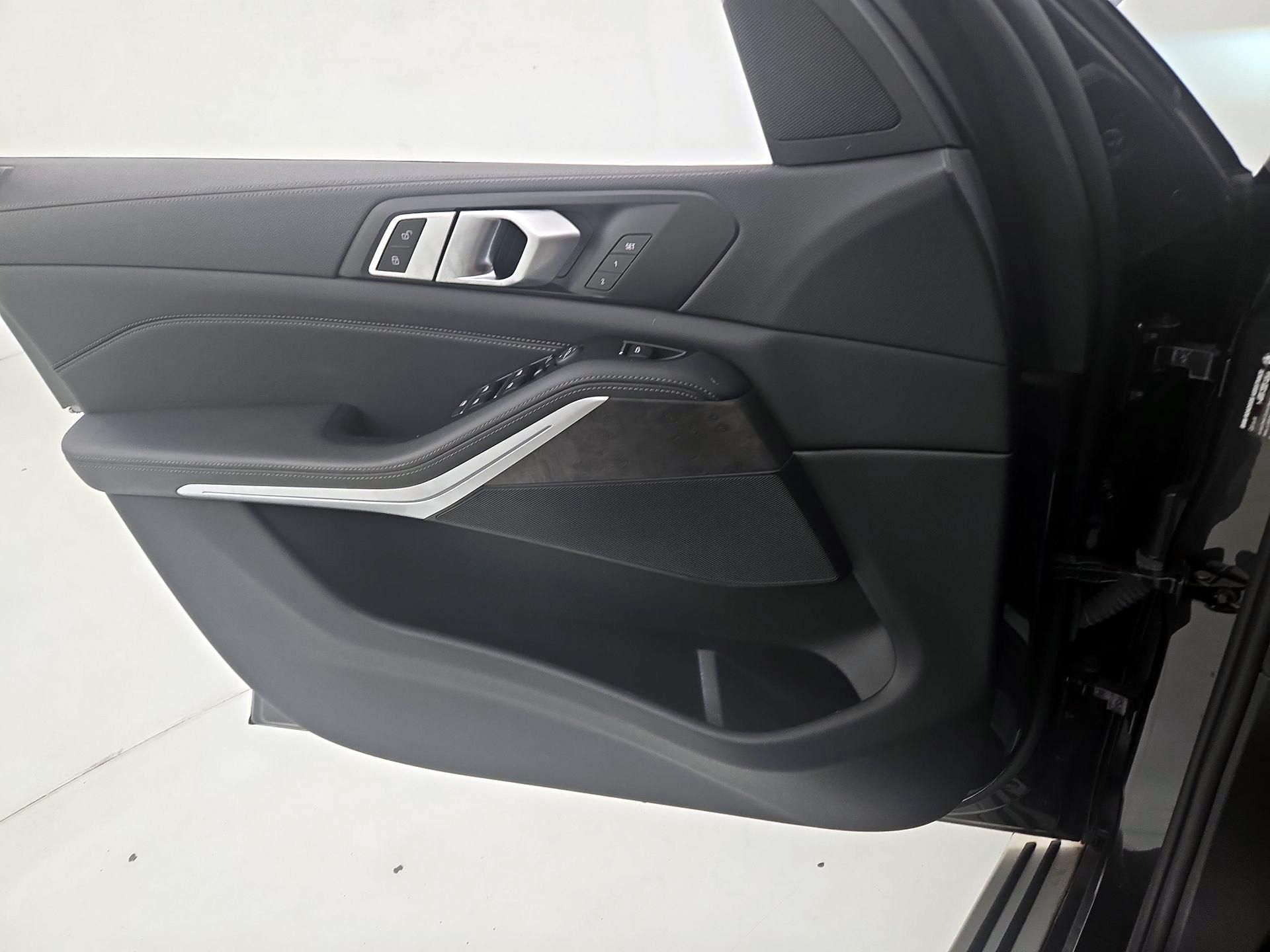 Thumbnail: 2023 BMW X5 - 12