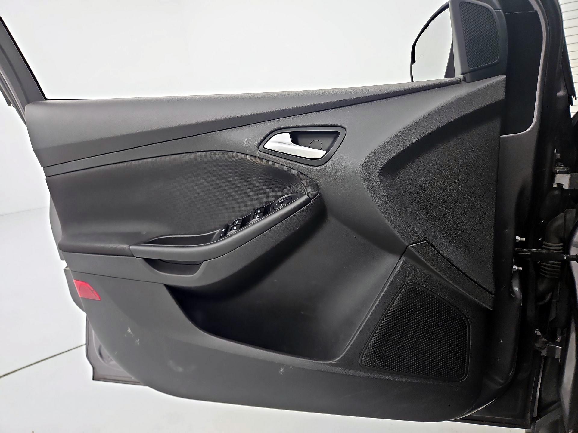 Thumbnail: 2014 Ford Focus - 12