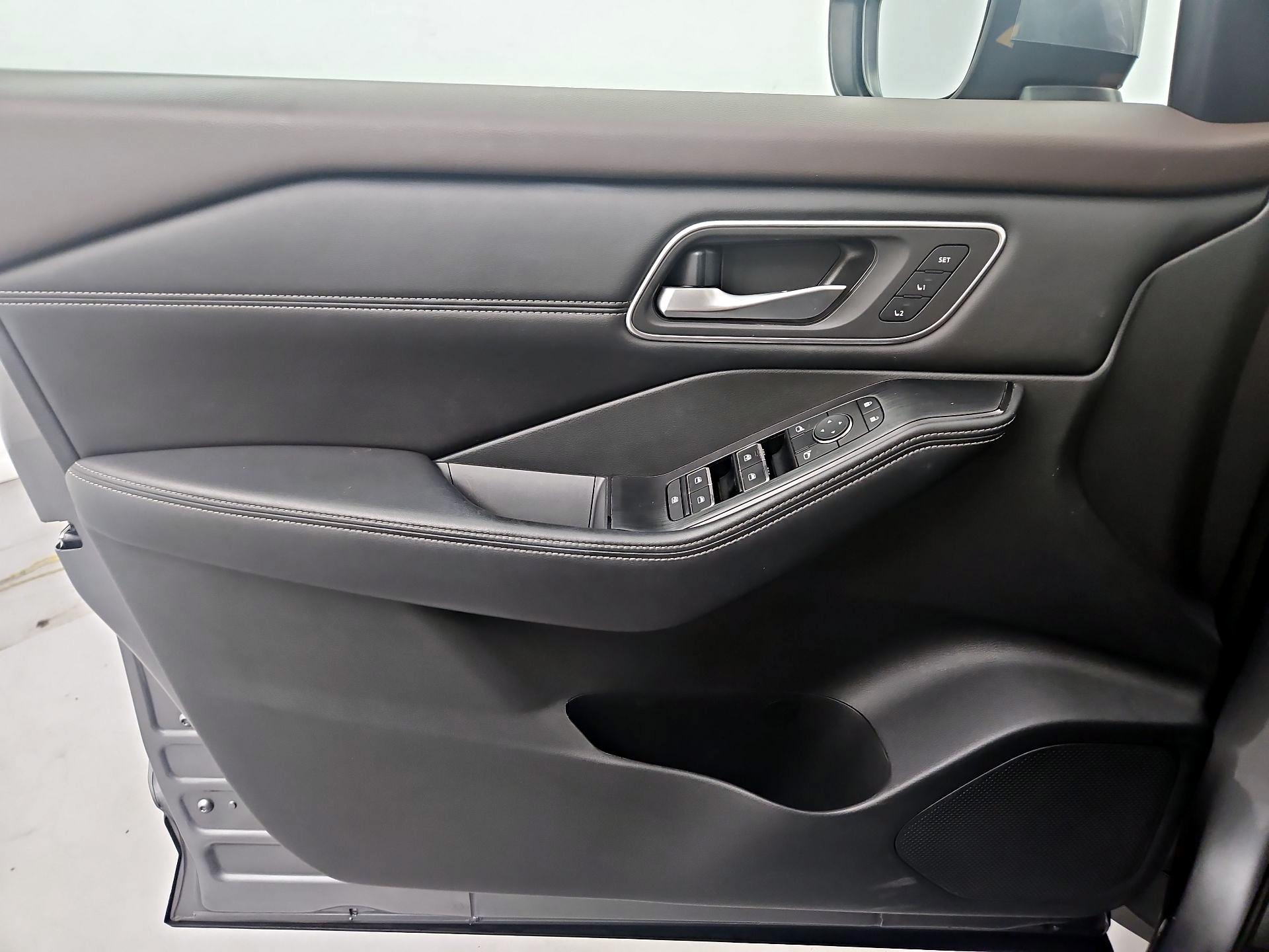 Thumbnail: 2021 Nissan Rogue - 12