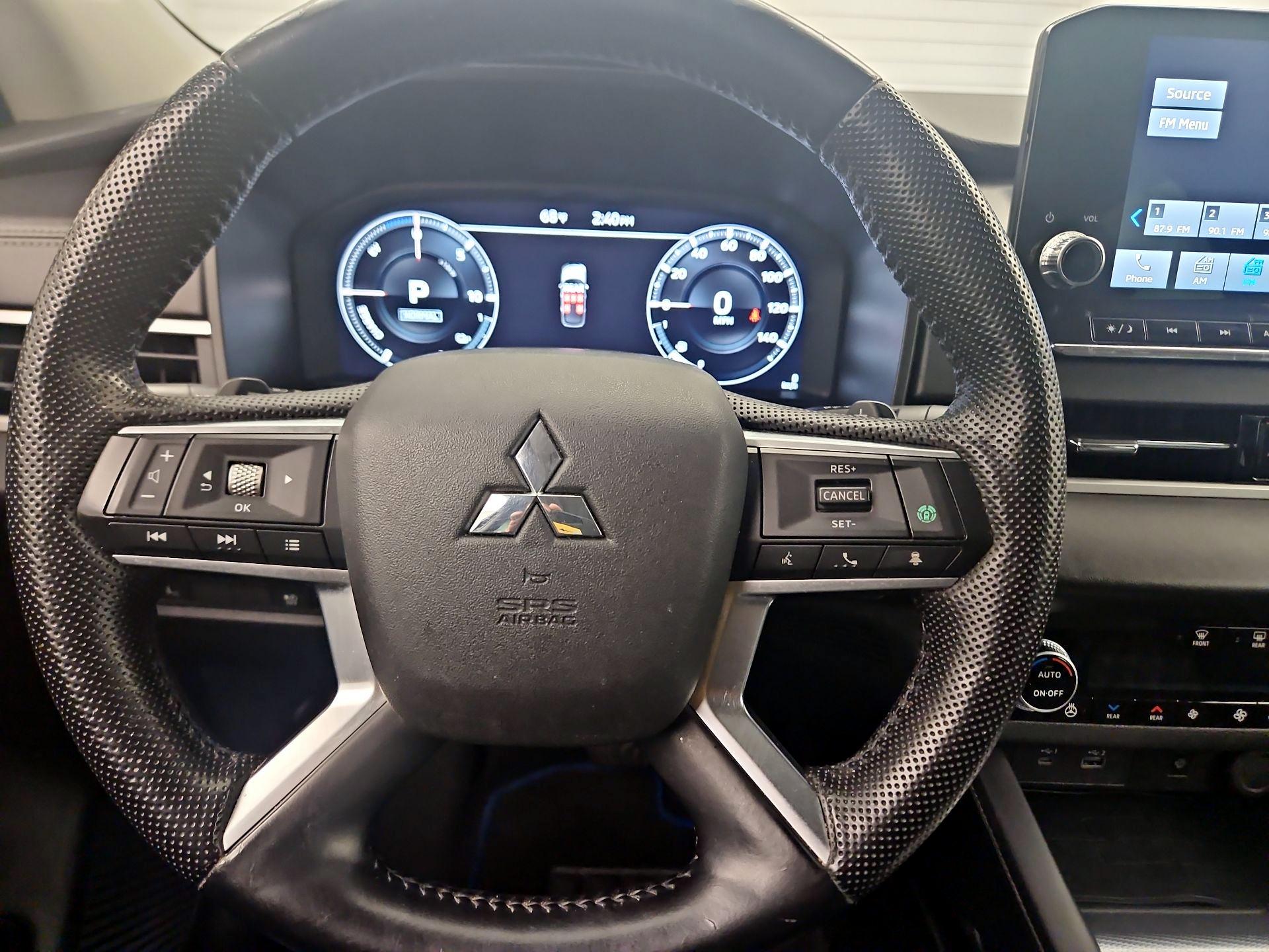 Thumbnail: 2023 Mitsubishi Outlander - 10