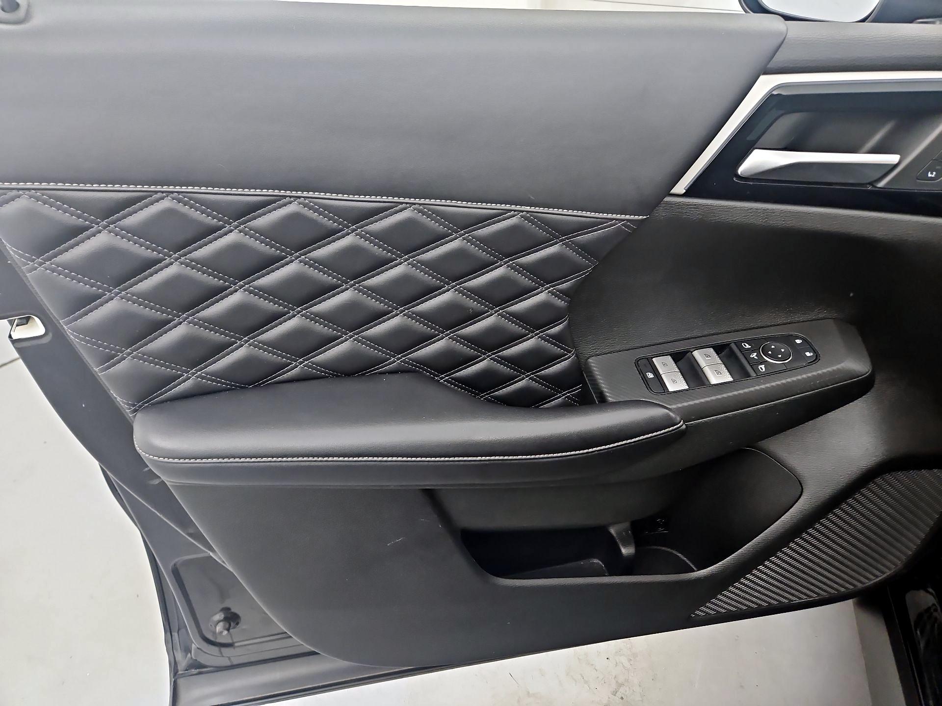 Thumbnail: 2023 Mitsubishi Outlander - 12