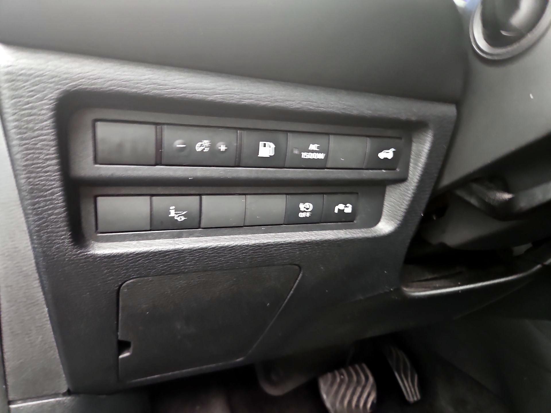 Thumbnail: 2023 Mitsubishi Outlander - 13