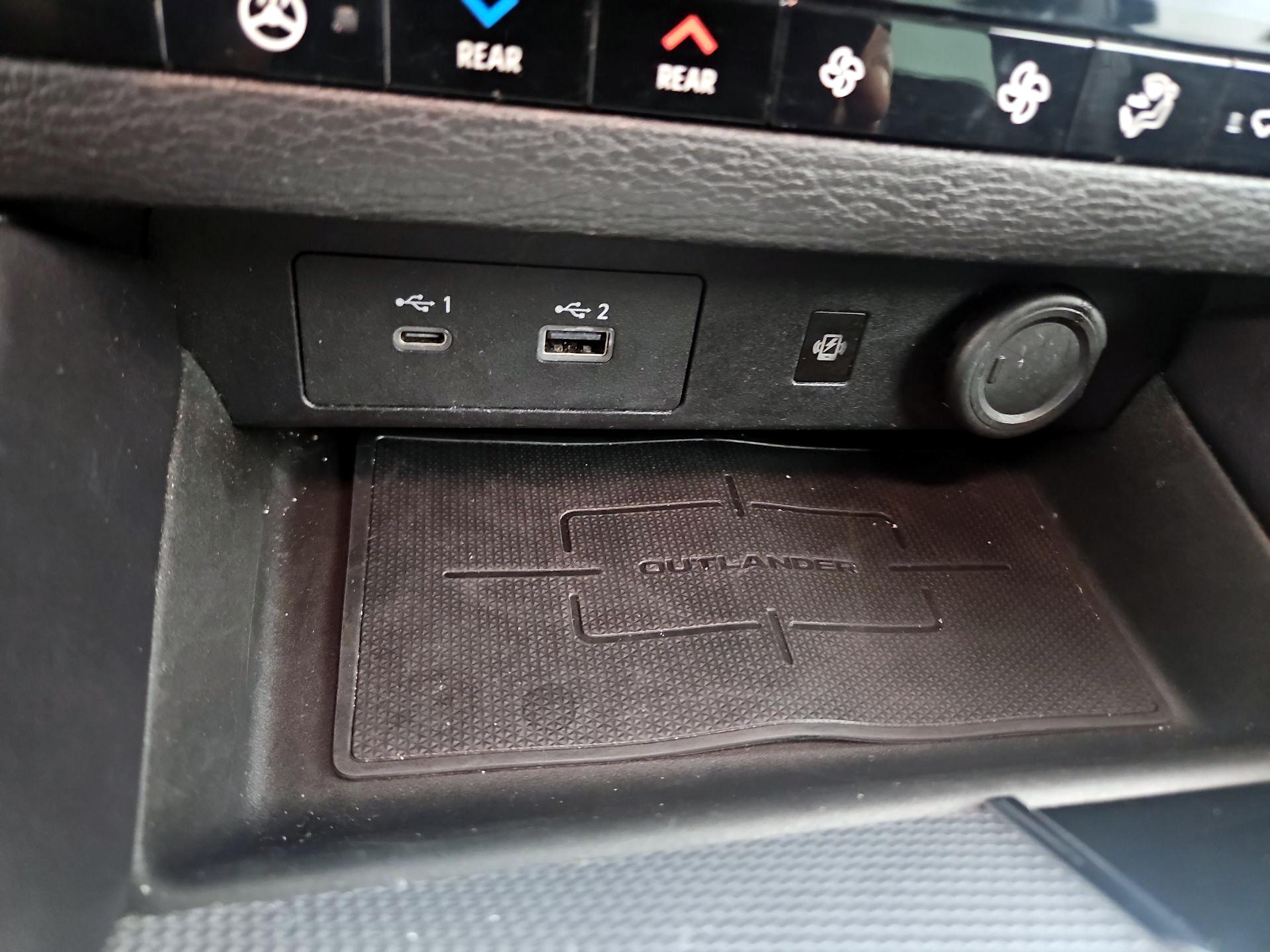 Thumbnail: 2023 Mitsubishi Outlander - 17