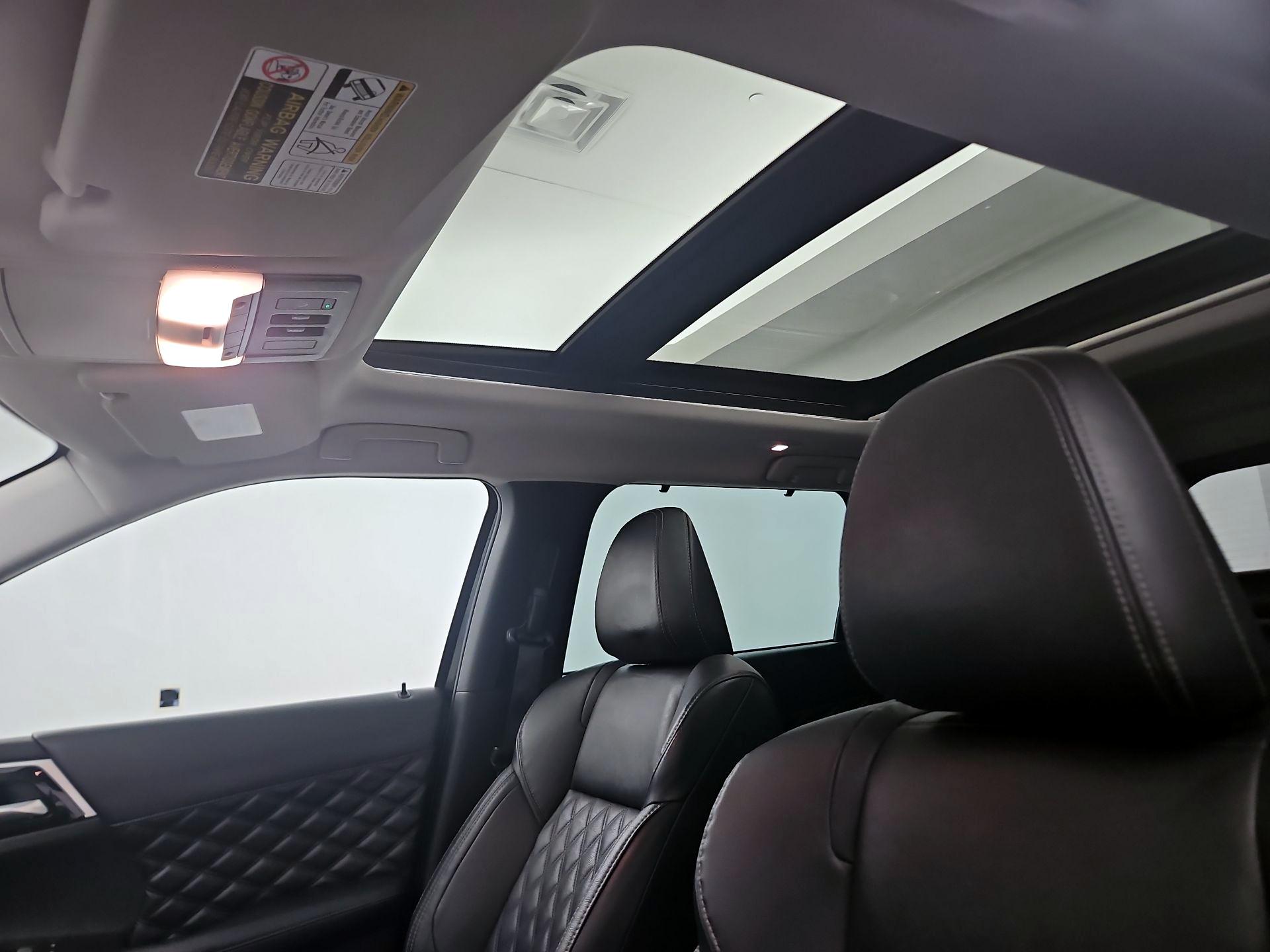 Thumbnail: 2023 Mitsubishi Outlander - 18