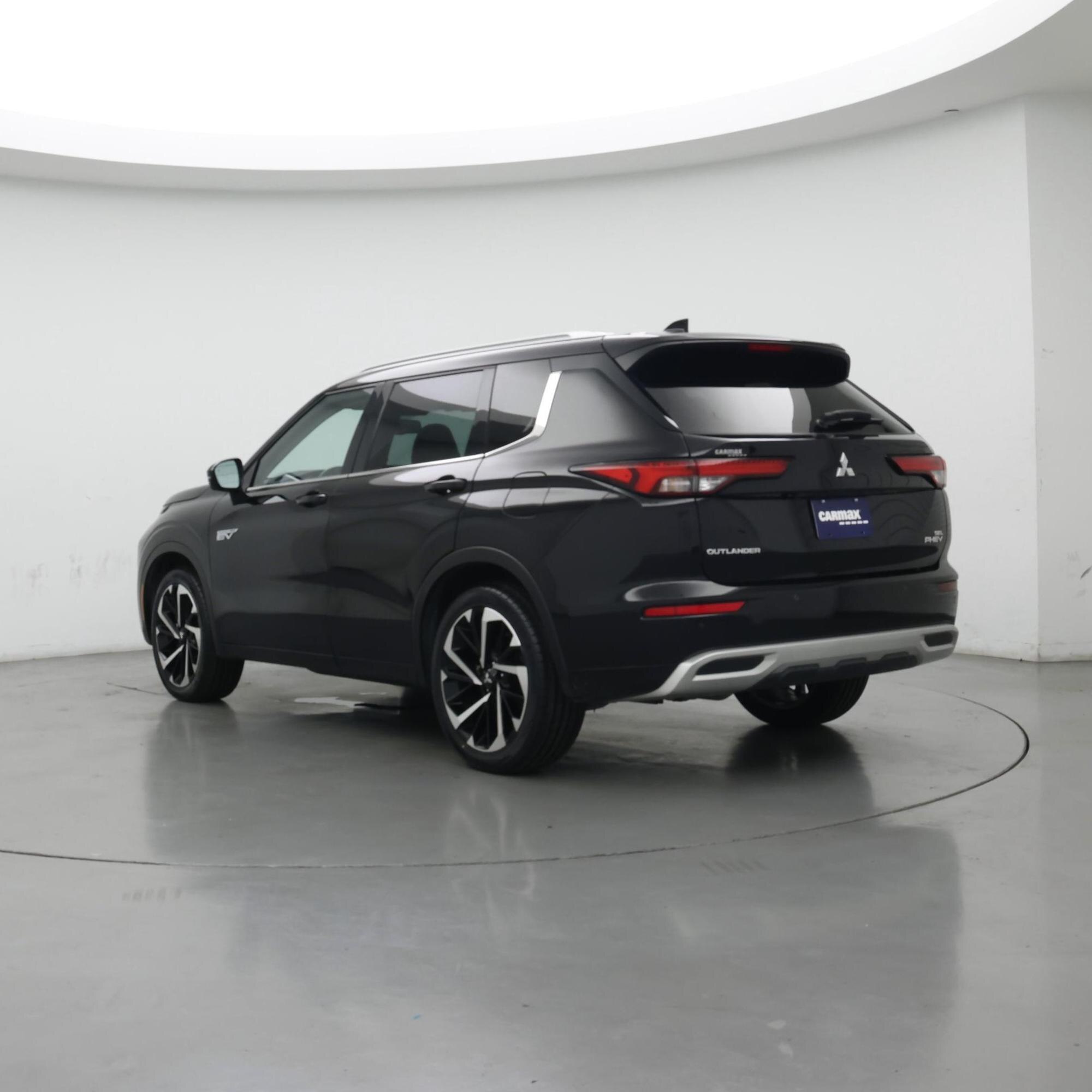 Thumbnail: 2023 Mitsubishi Outlander - 2