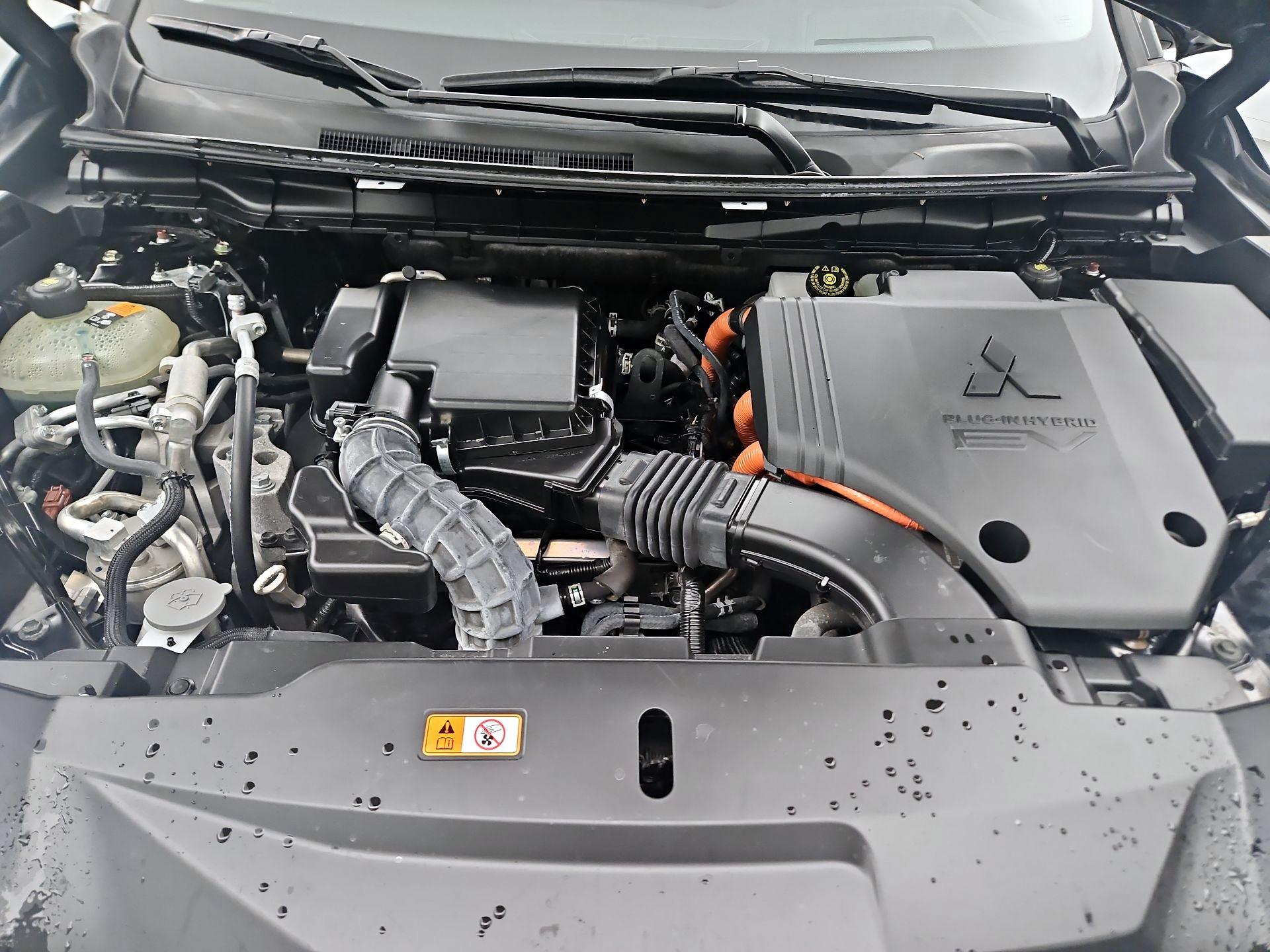 Thumbnail: 2023 Mitsubishi Outlander - 20