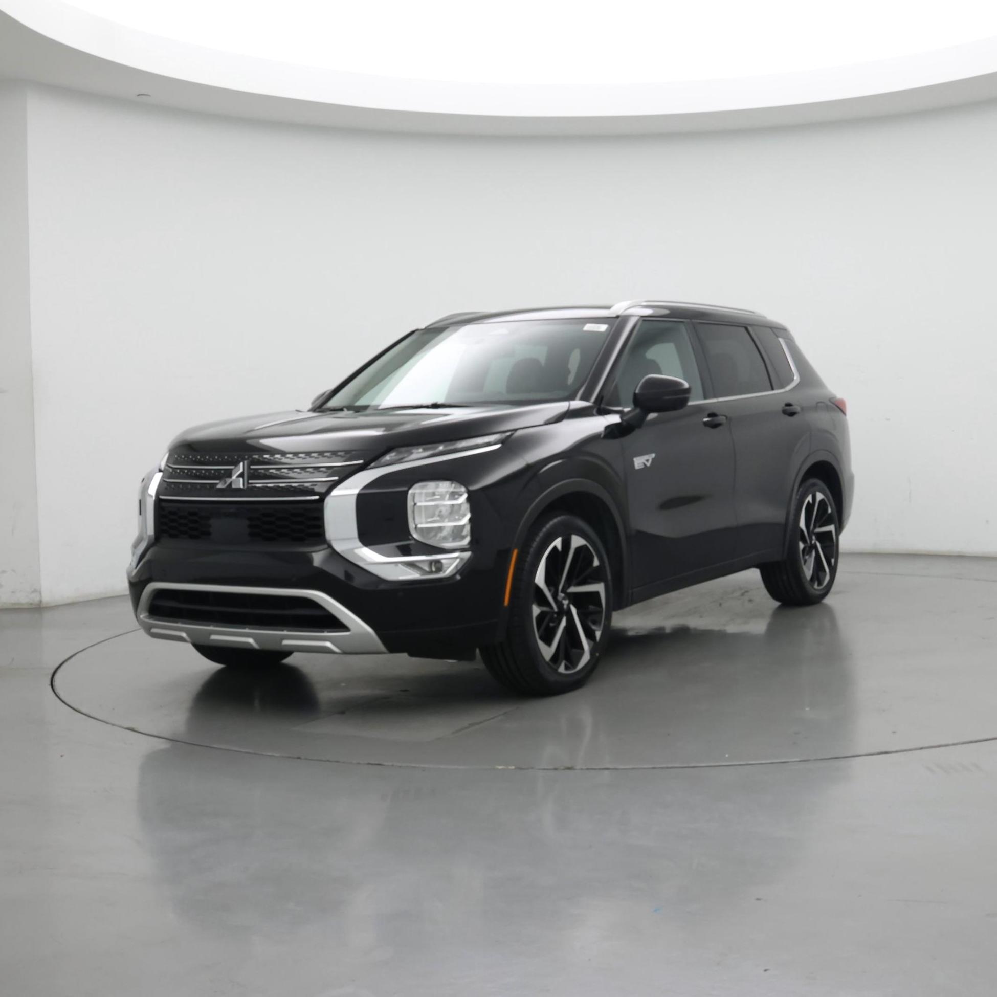 Thumbnail: 2023 Mitsubishi Outlander - 4