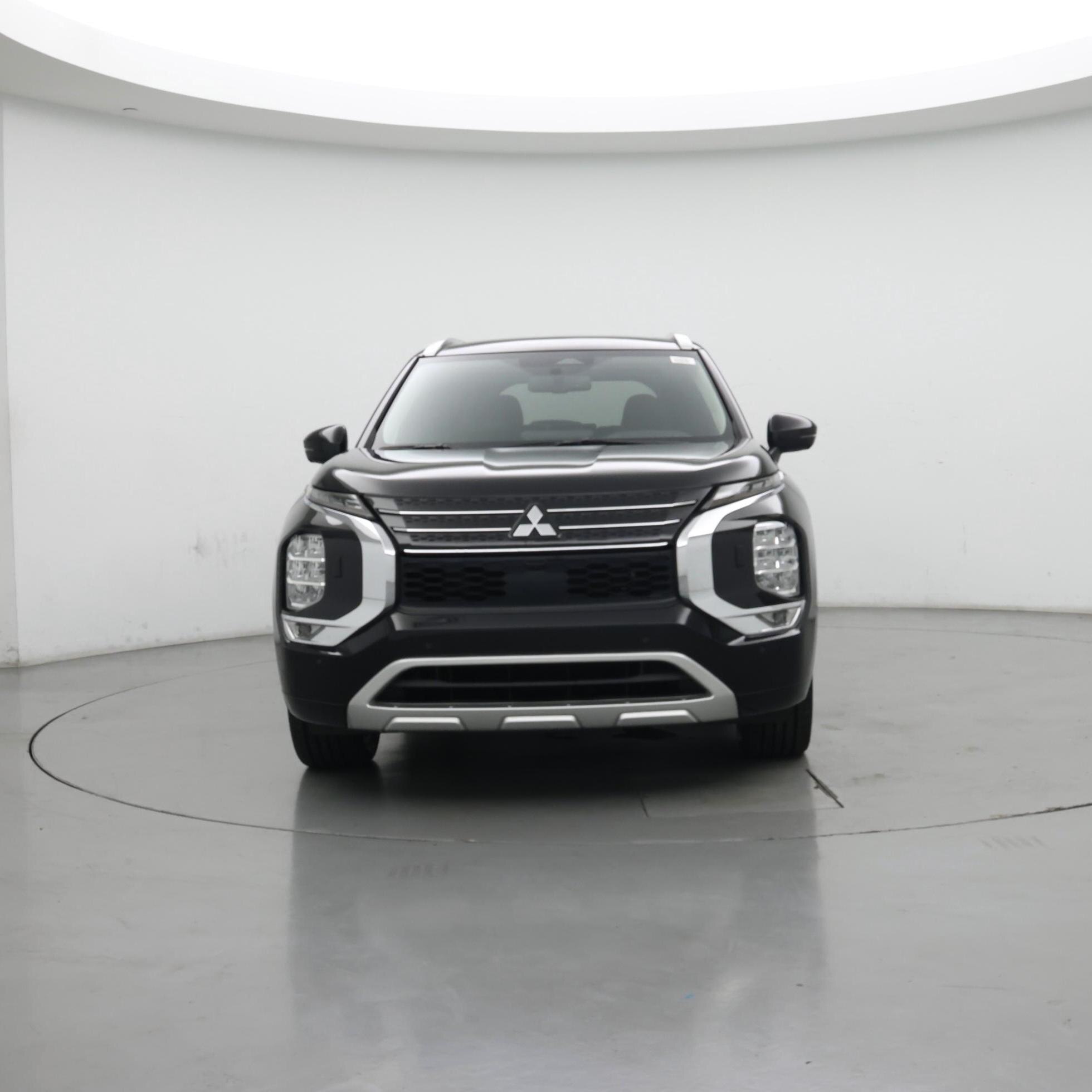 Thumbnail: 2023 Mitsubishi Outlander - 5