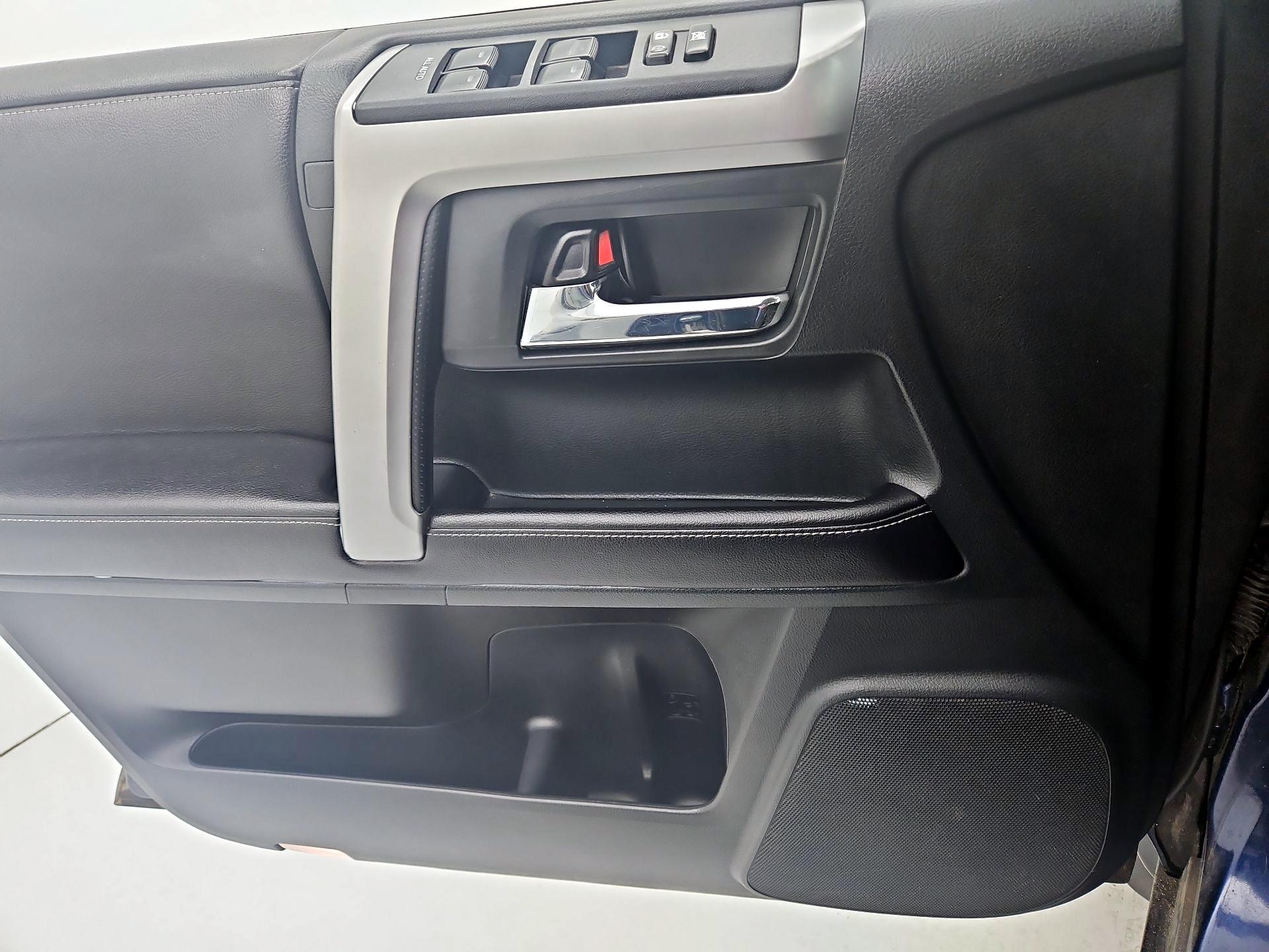 Thumbnail: 2016 Toyota 4Runner - 12