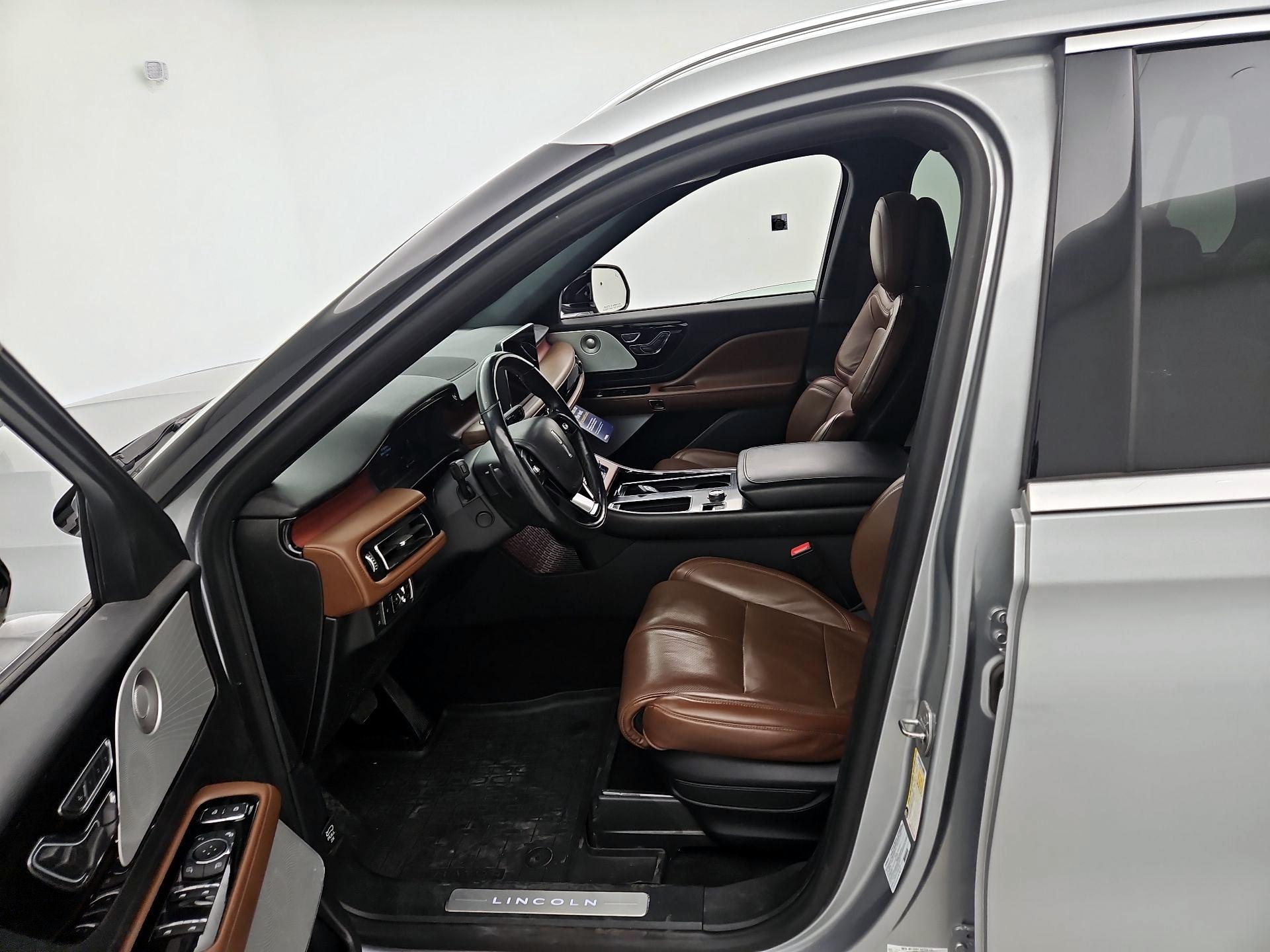 Thumbnail: 2020 Lincoln Aviator - 11