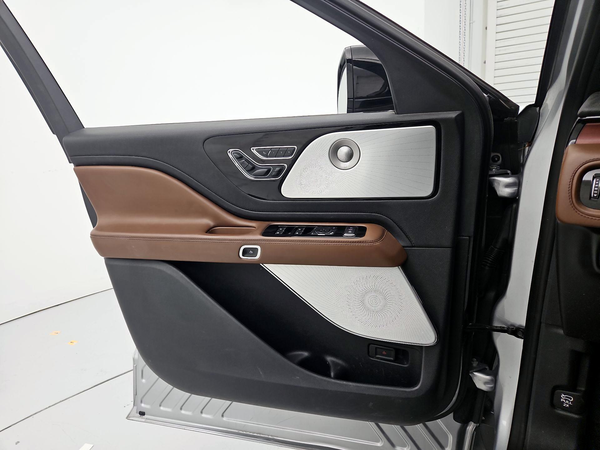 Thumbnail: 2020 Lincoln Aviator - 12