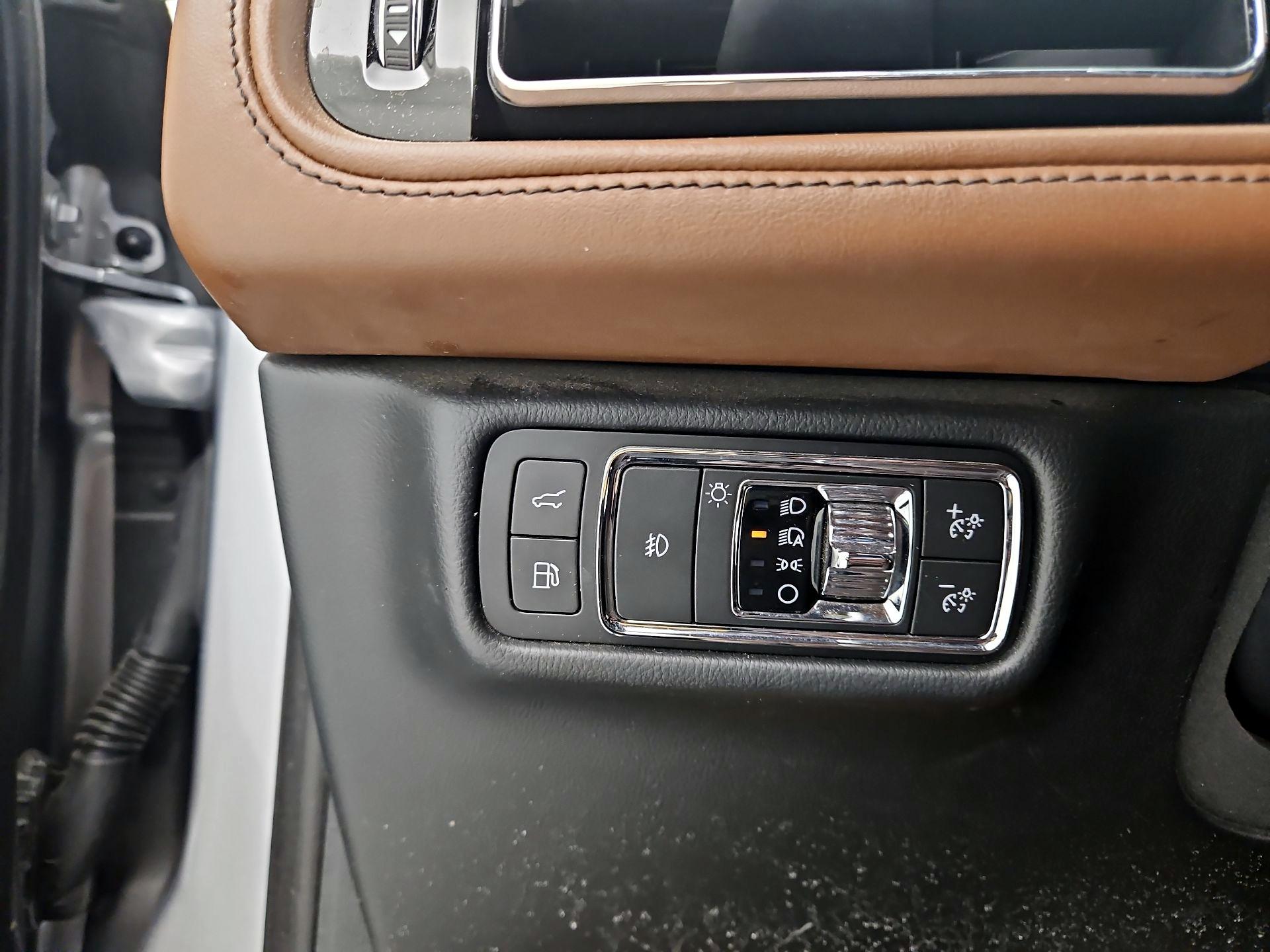 Thumbnail: 2020 Lincoln Aviator - 13