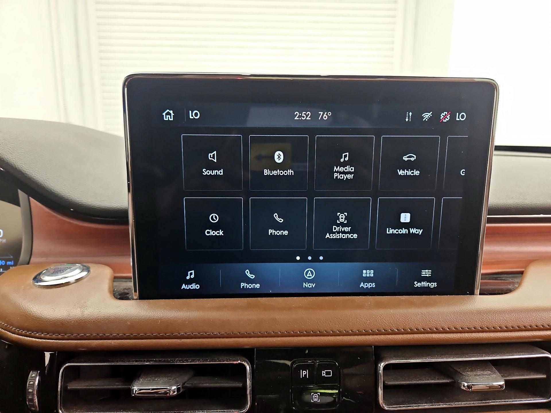 Thumbnail: 2020 Lincoln Aviator - 16