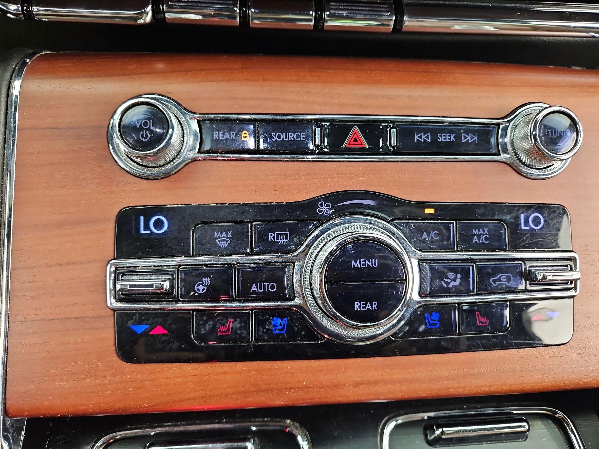 Thumbnail: 2020 Lincoln Aviator - 17