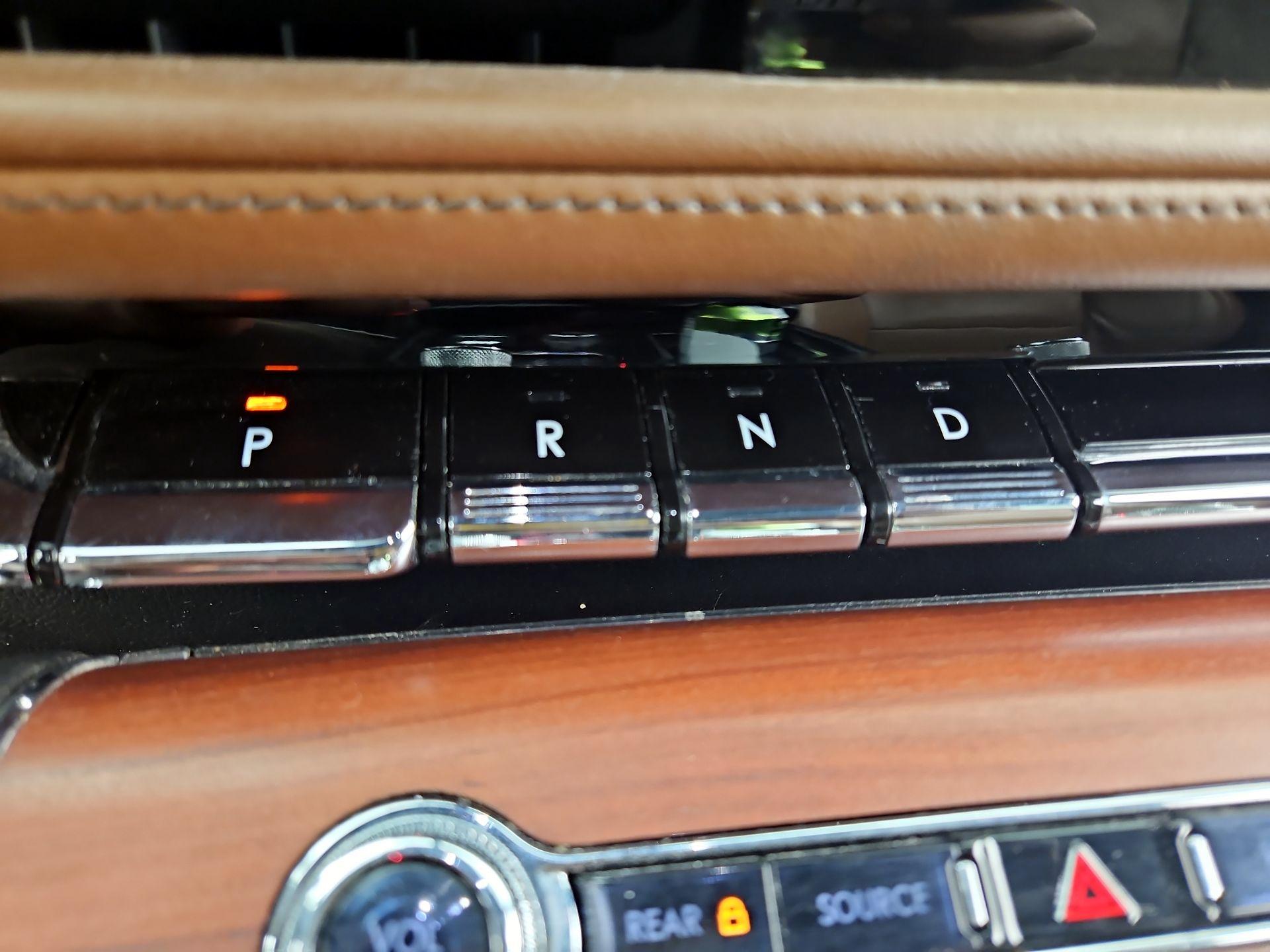 Thumbnail: 2020 Lincoln Aviator - 18