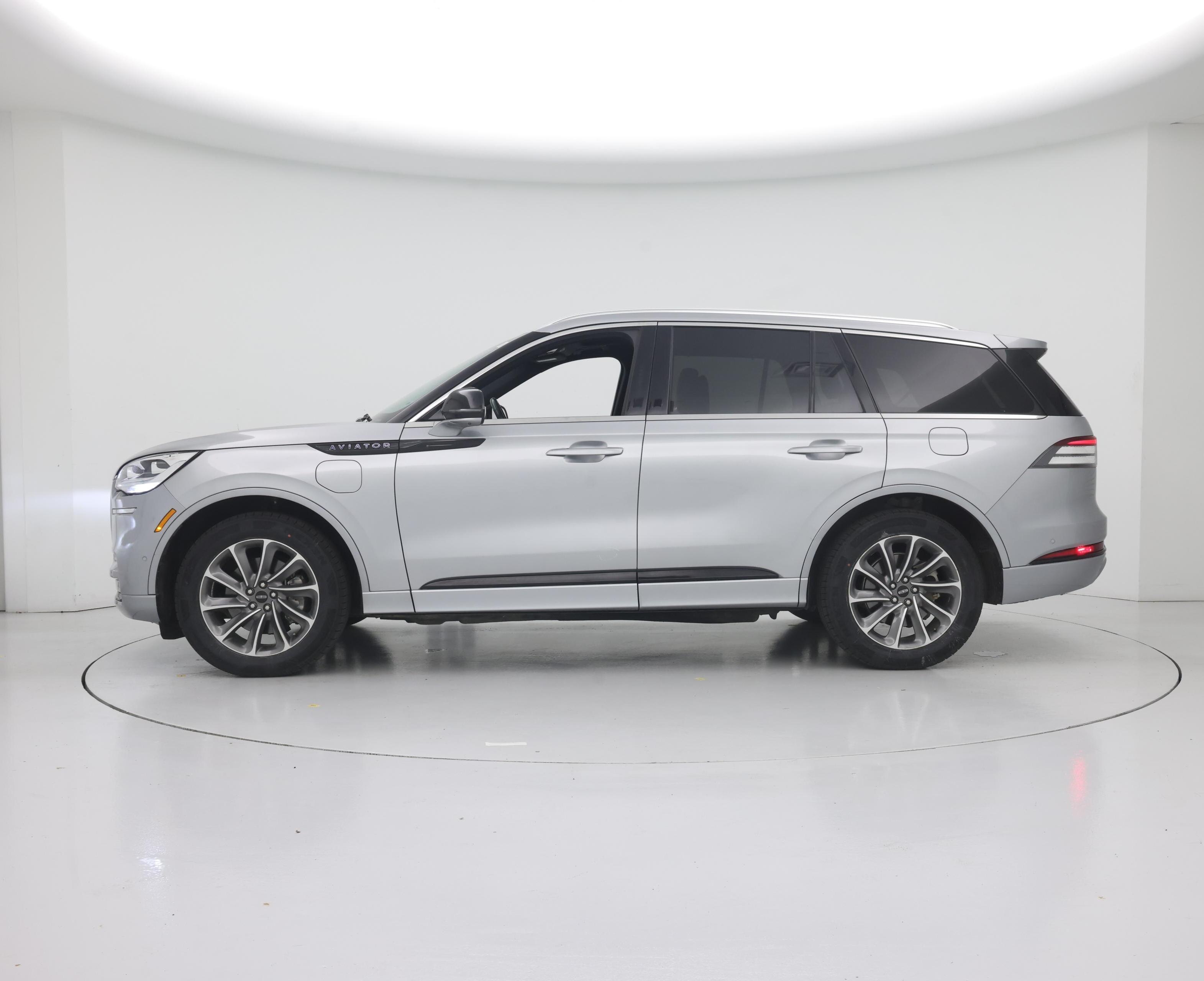 Thumbnail: 2020 Lincoln Aviator - 3
