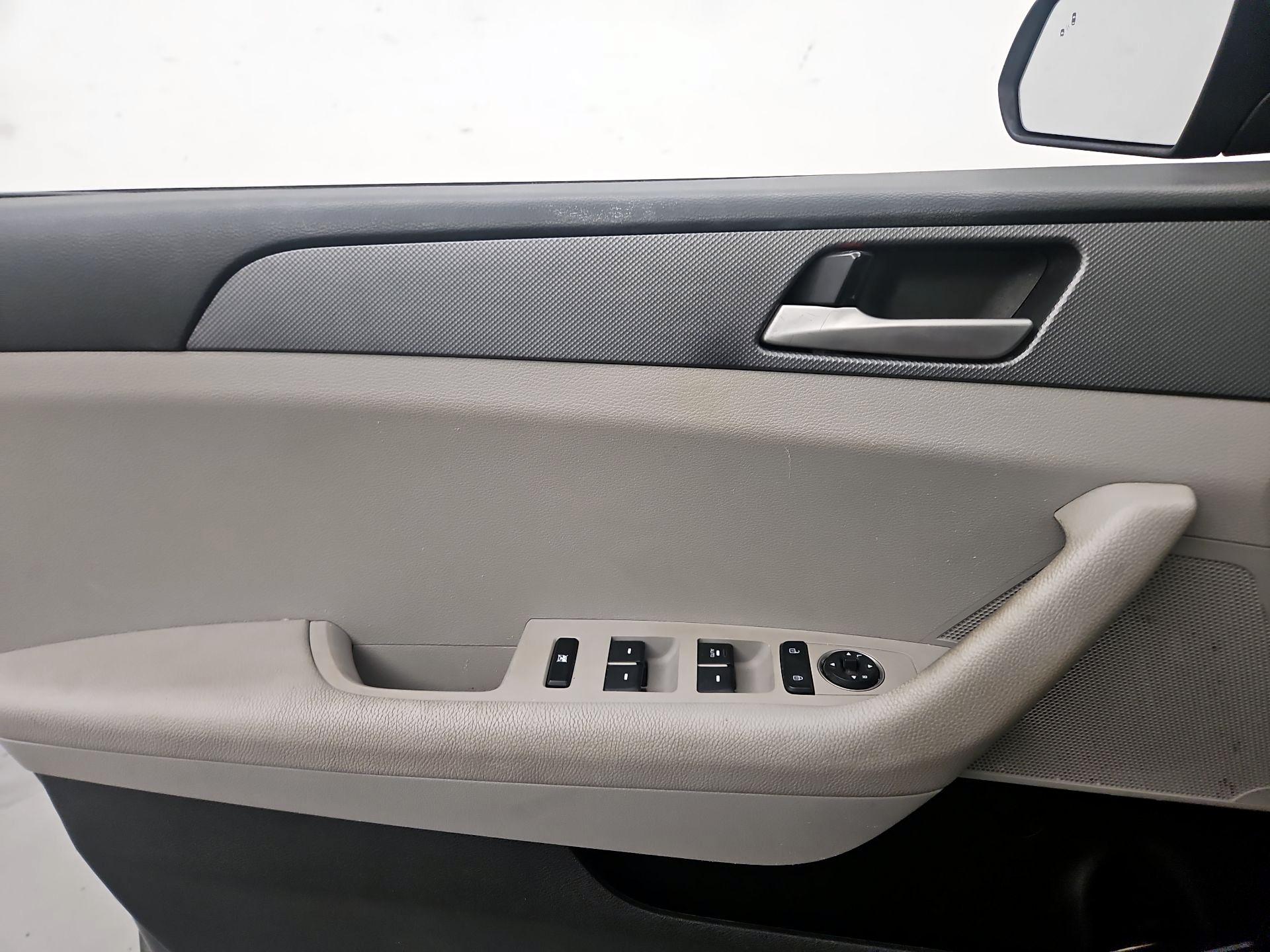 Thumbnail: 2018 Hyundai Sonata - 12