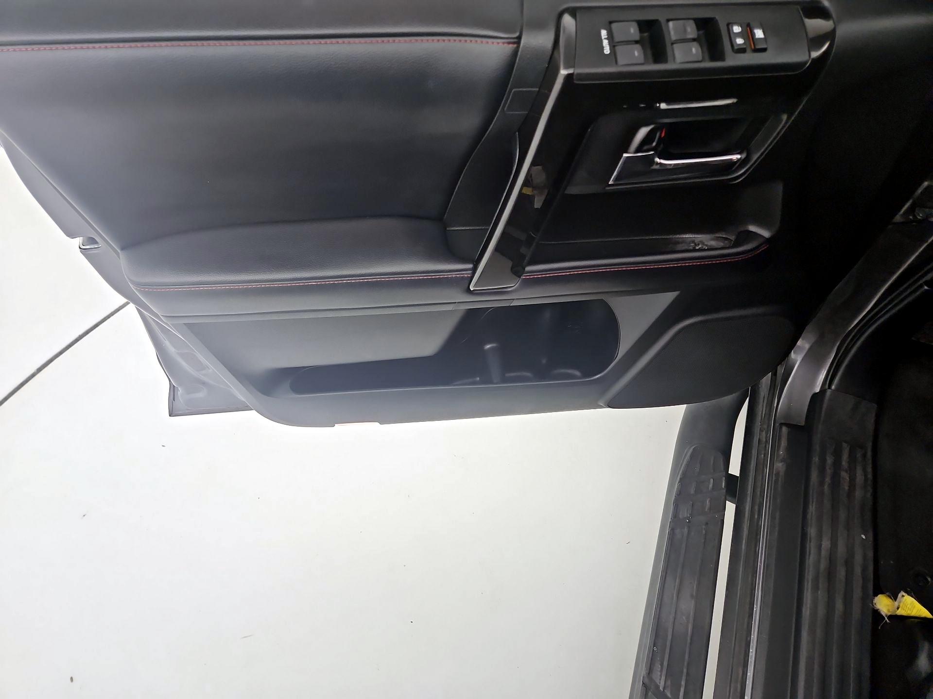 Thumbnail: 2019 Toyota 4Runner - 12
