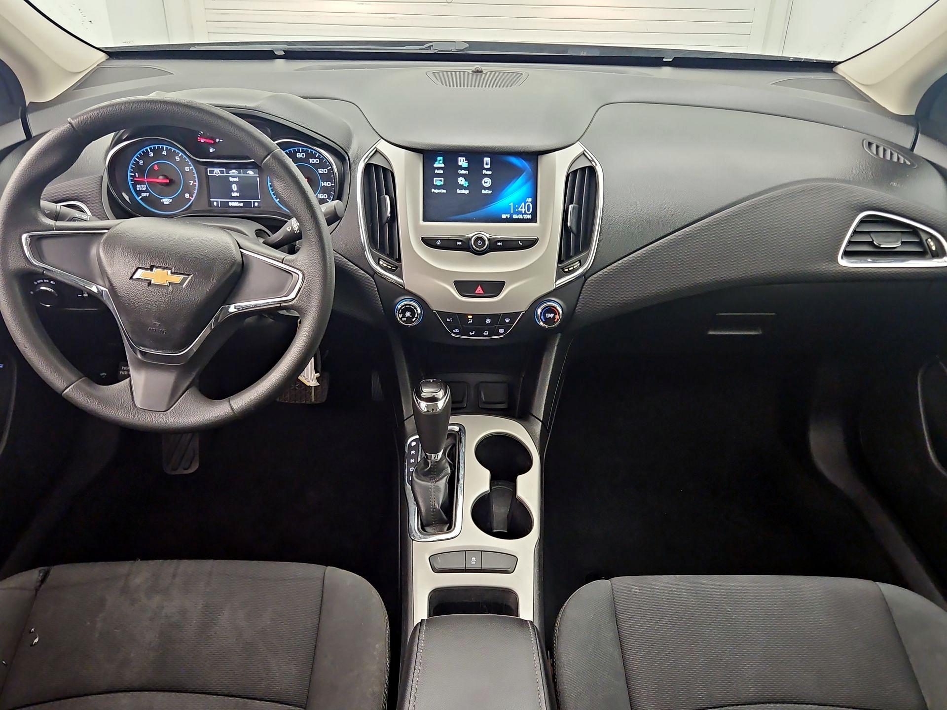 Thumbnail: 2017 Chevrolet Cruze - 9