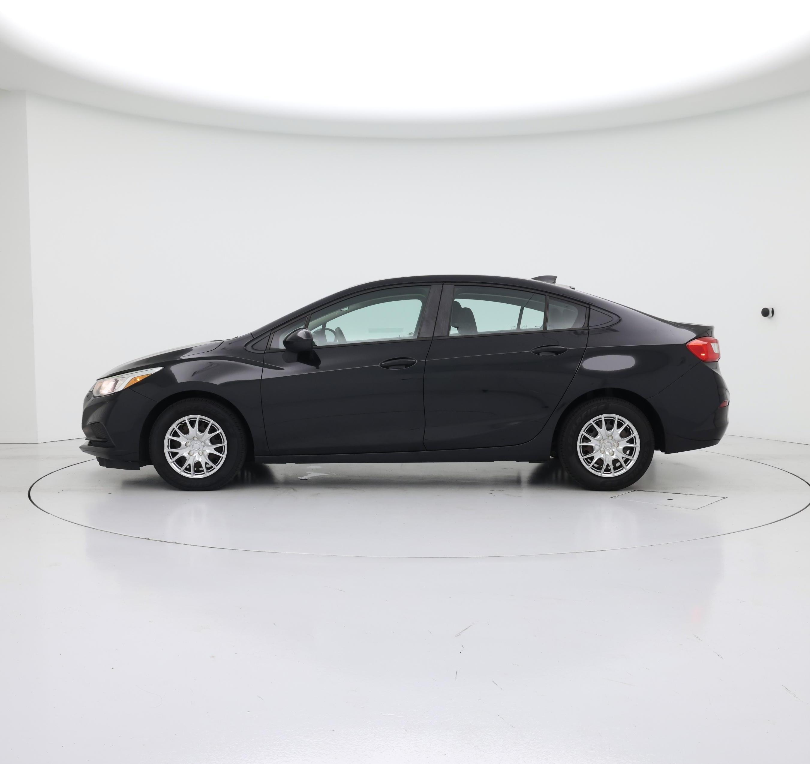 Thumbnail: 2017 Chevrolet Cruze - 3
