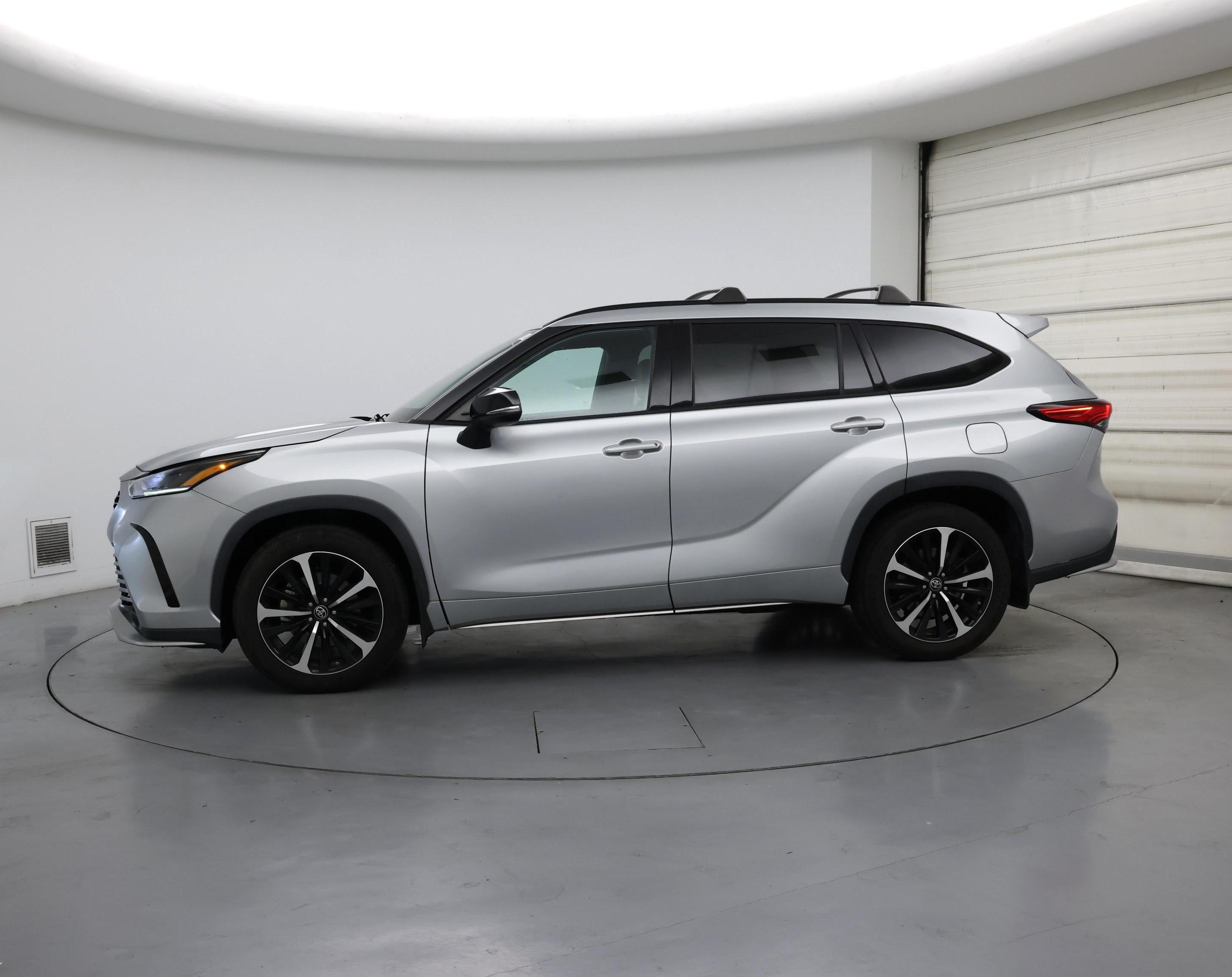 Thumbnail: 2021 Toyota Highlander - 3