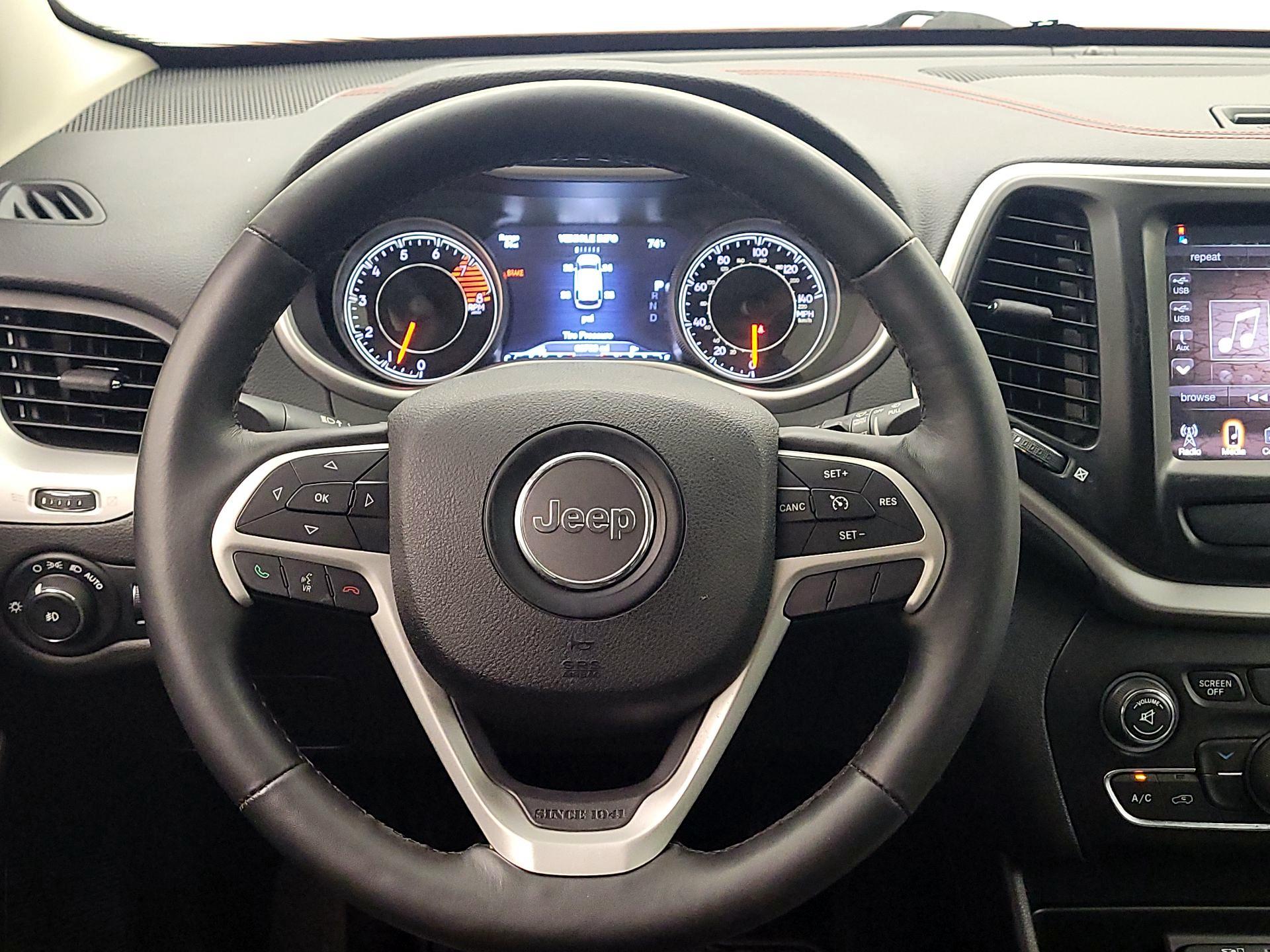 Thumbnail: 2016 Jeep Cherokee - 10
