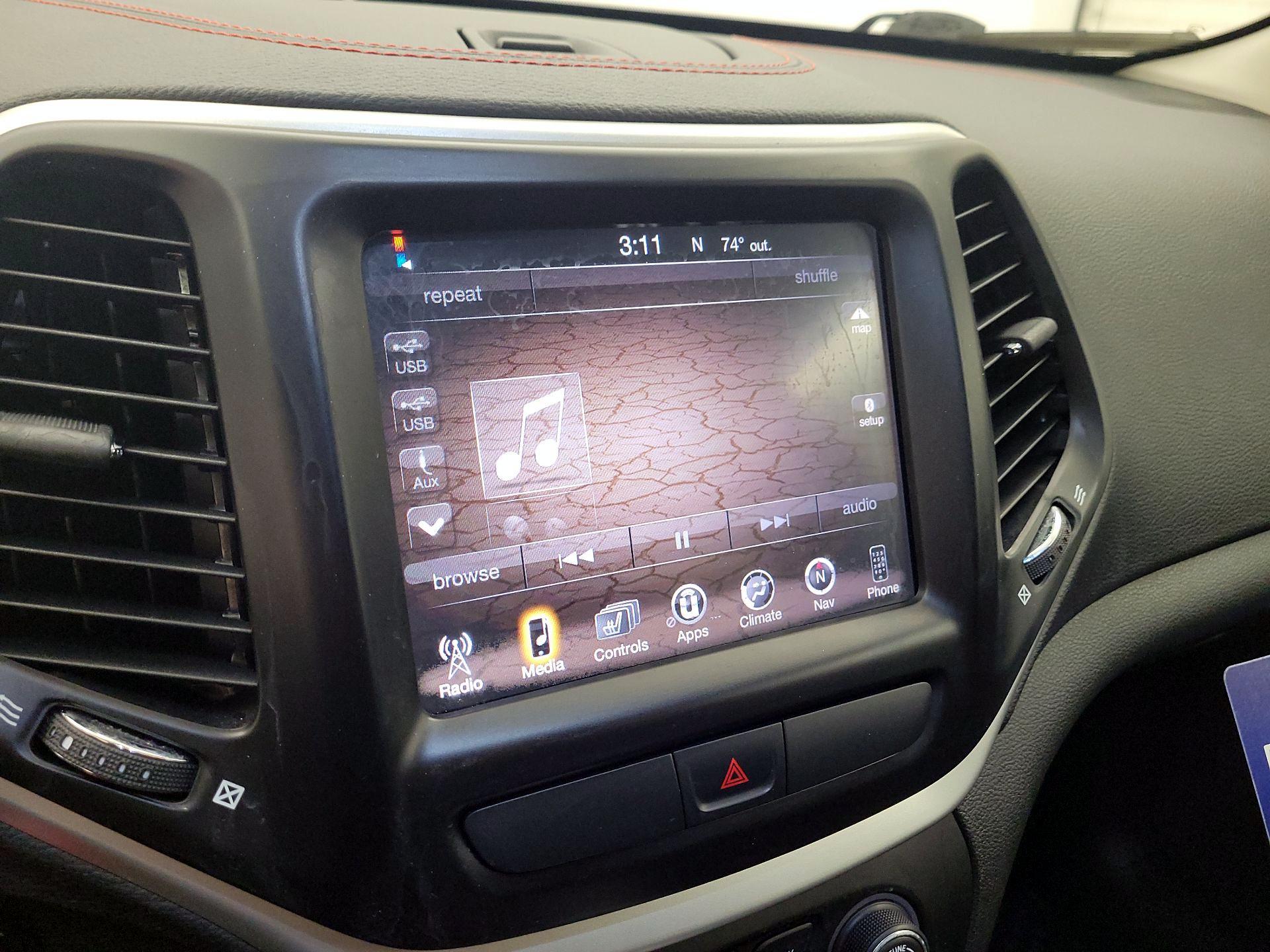 Thumbnail: 2016 Jeep Cherokee - 15