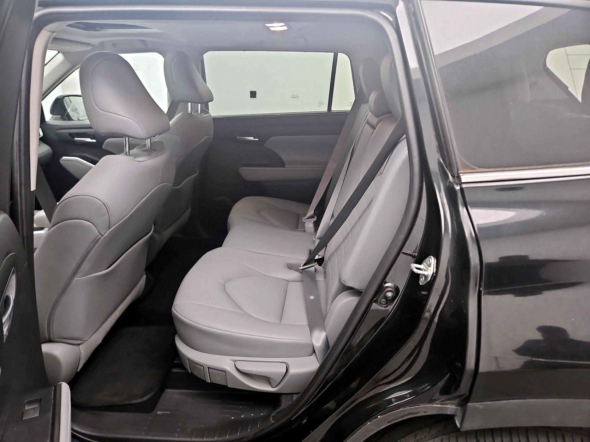 Thumbnail: 2021 Toyota Highlander - 20
