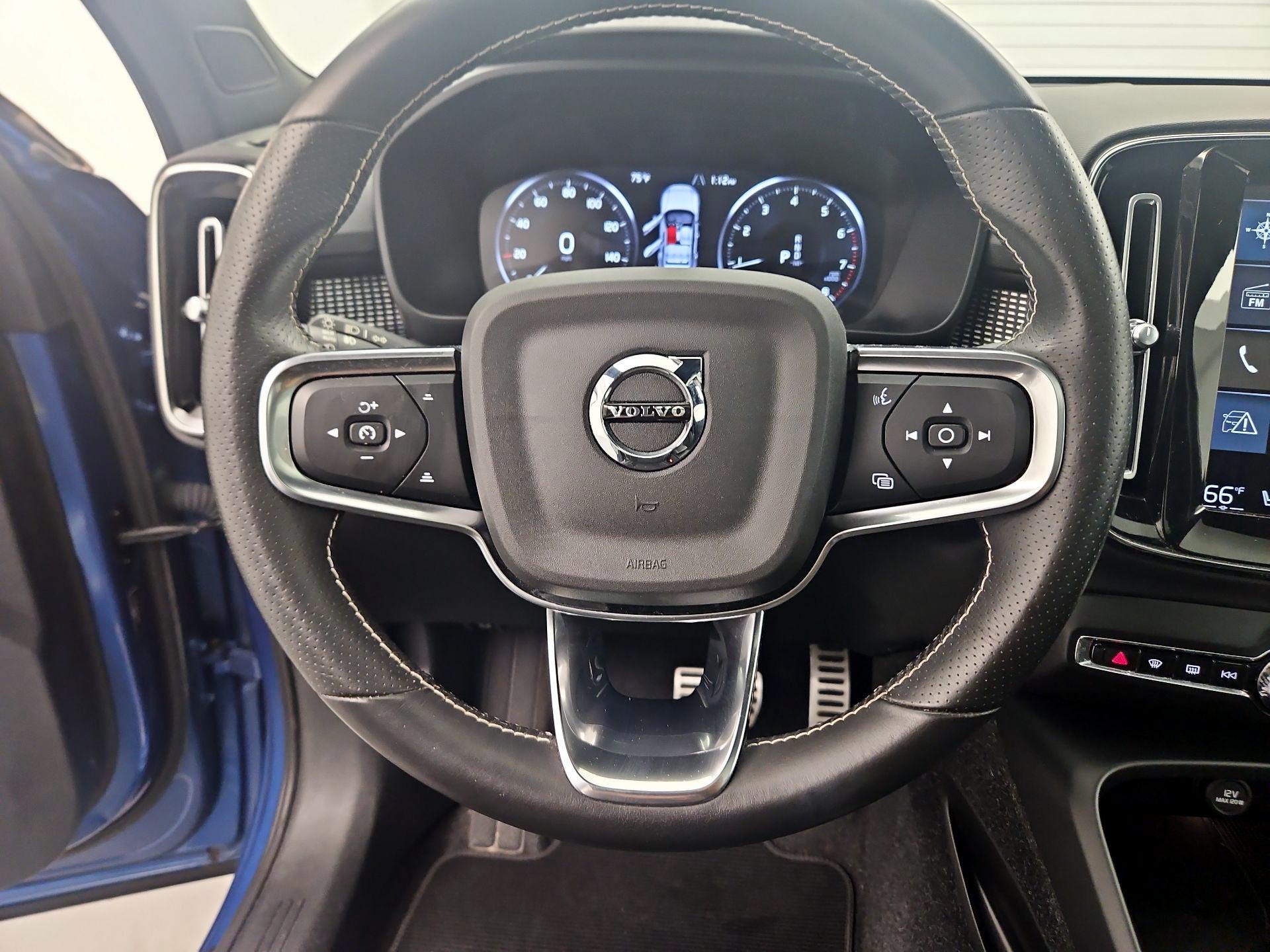 Thumbnail: 2021 Volvo XC40 - 10