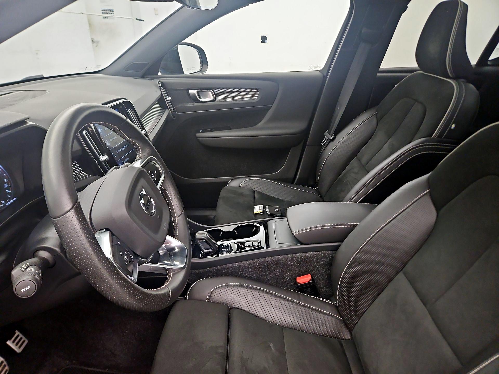 Thumbnail: 2021 Volvo XC40 - 11