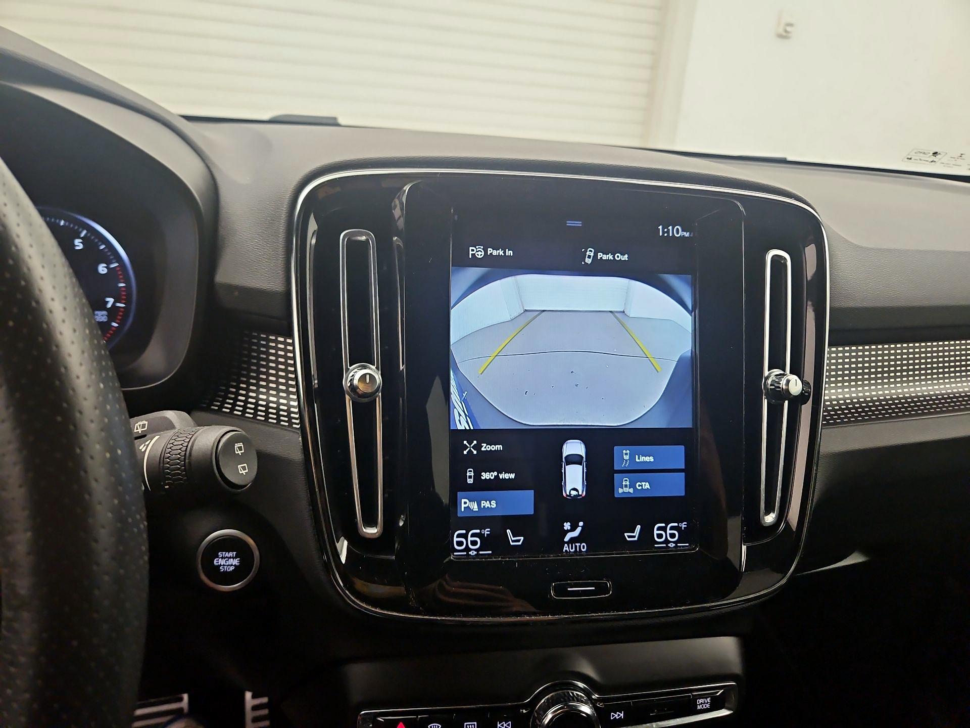 Thumbnail: 2021 Volvo XC40 - 14