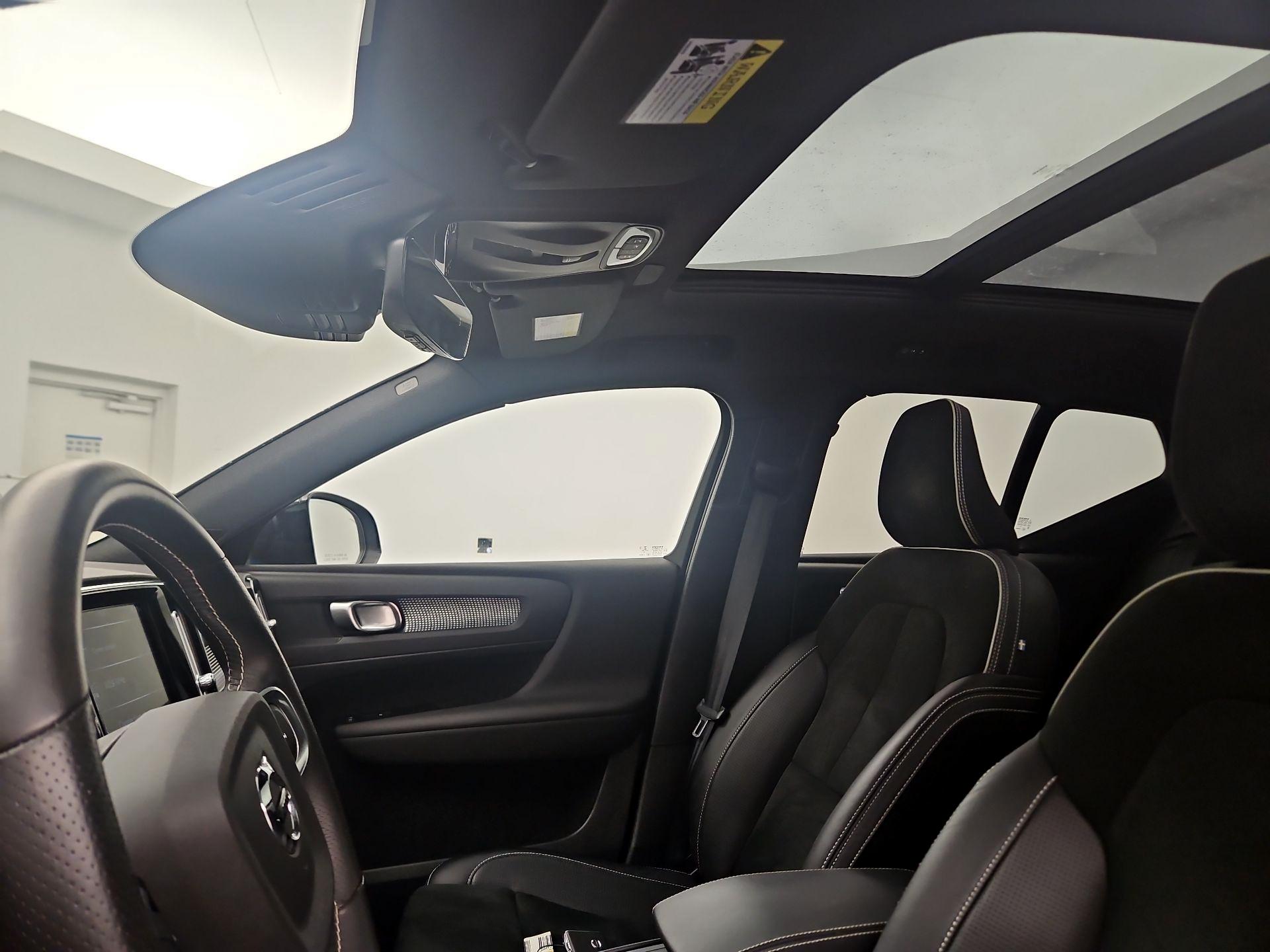 Thumbnail: 2021 Volvo XC40 - 19