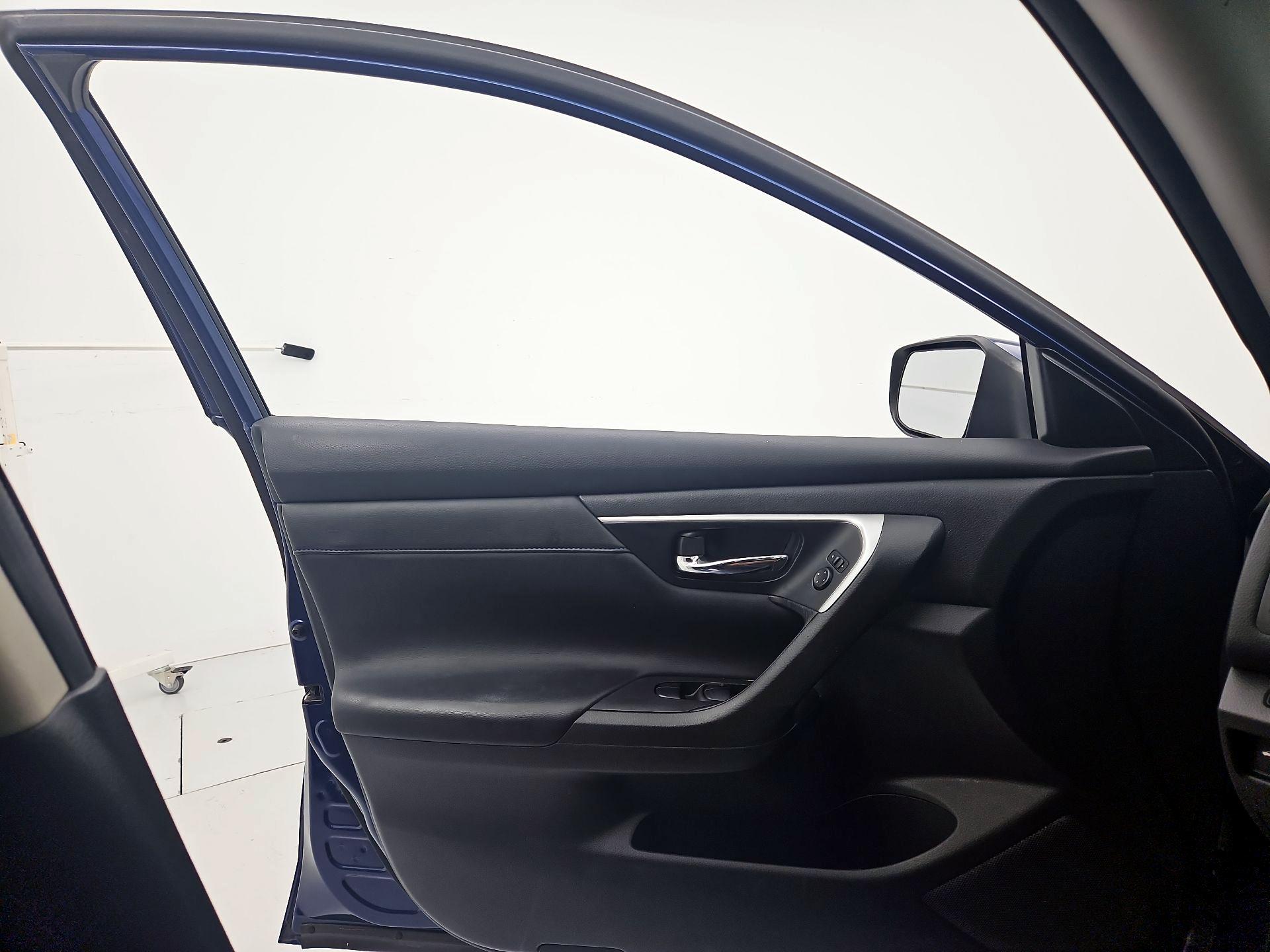 Thumbnail: 2018 Nissan Altima - 12