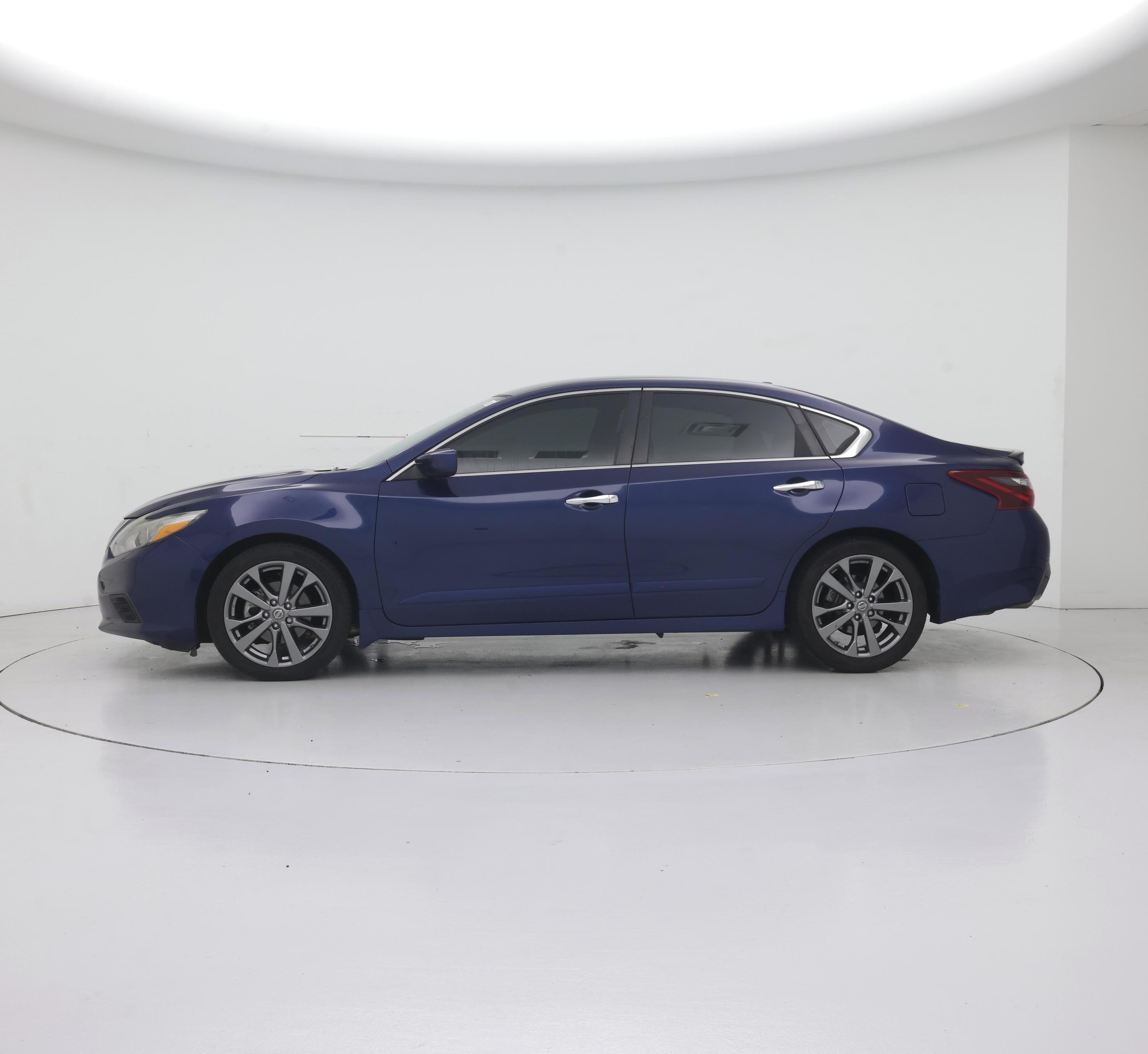 Thumbnail: 2018 Nissan Altima - 3