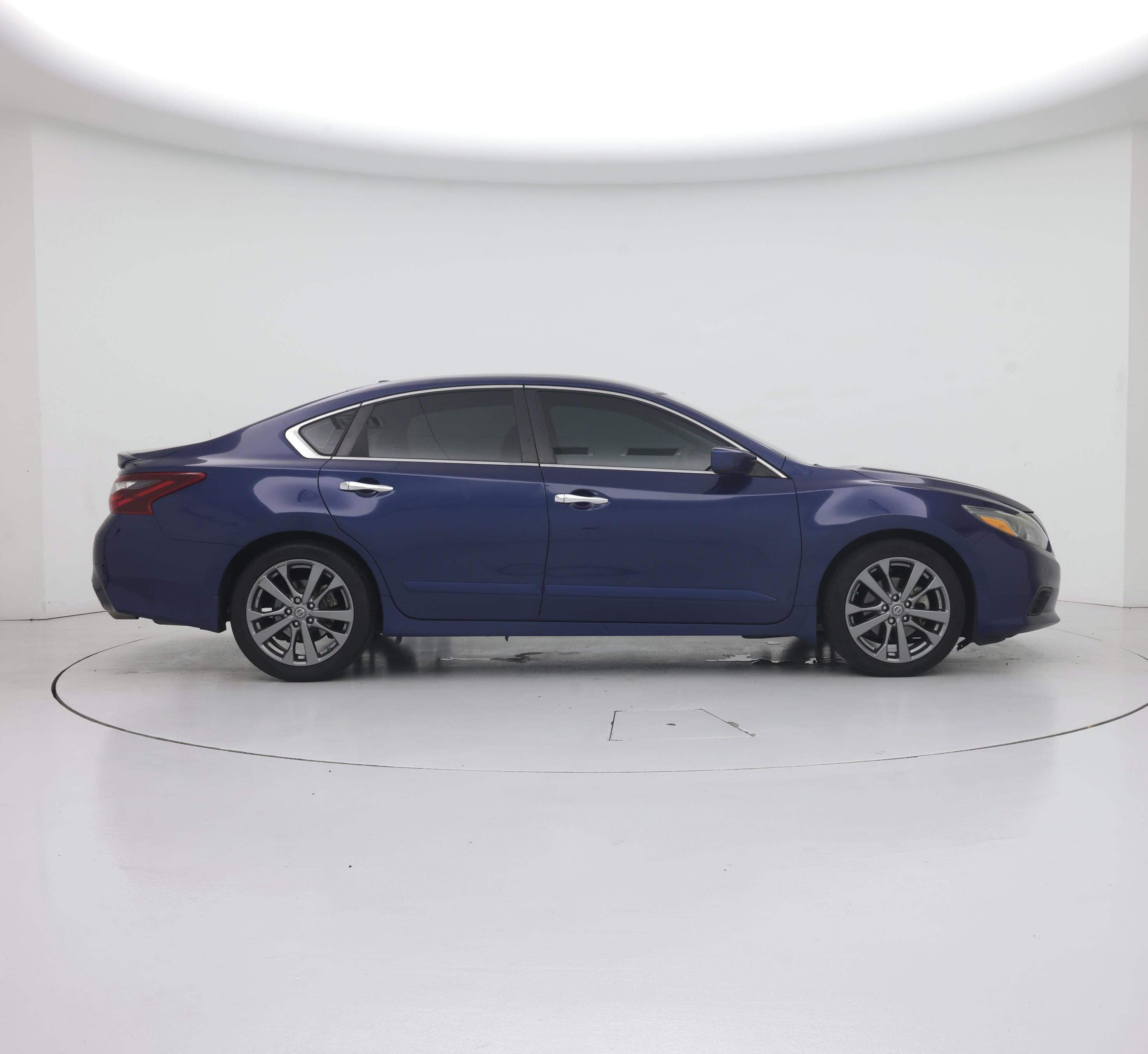 Thumbnail: 2018 Nissan Altima - 7